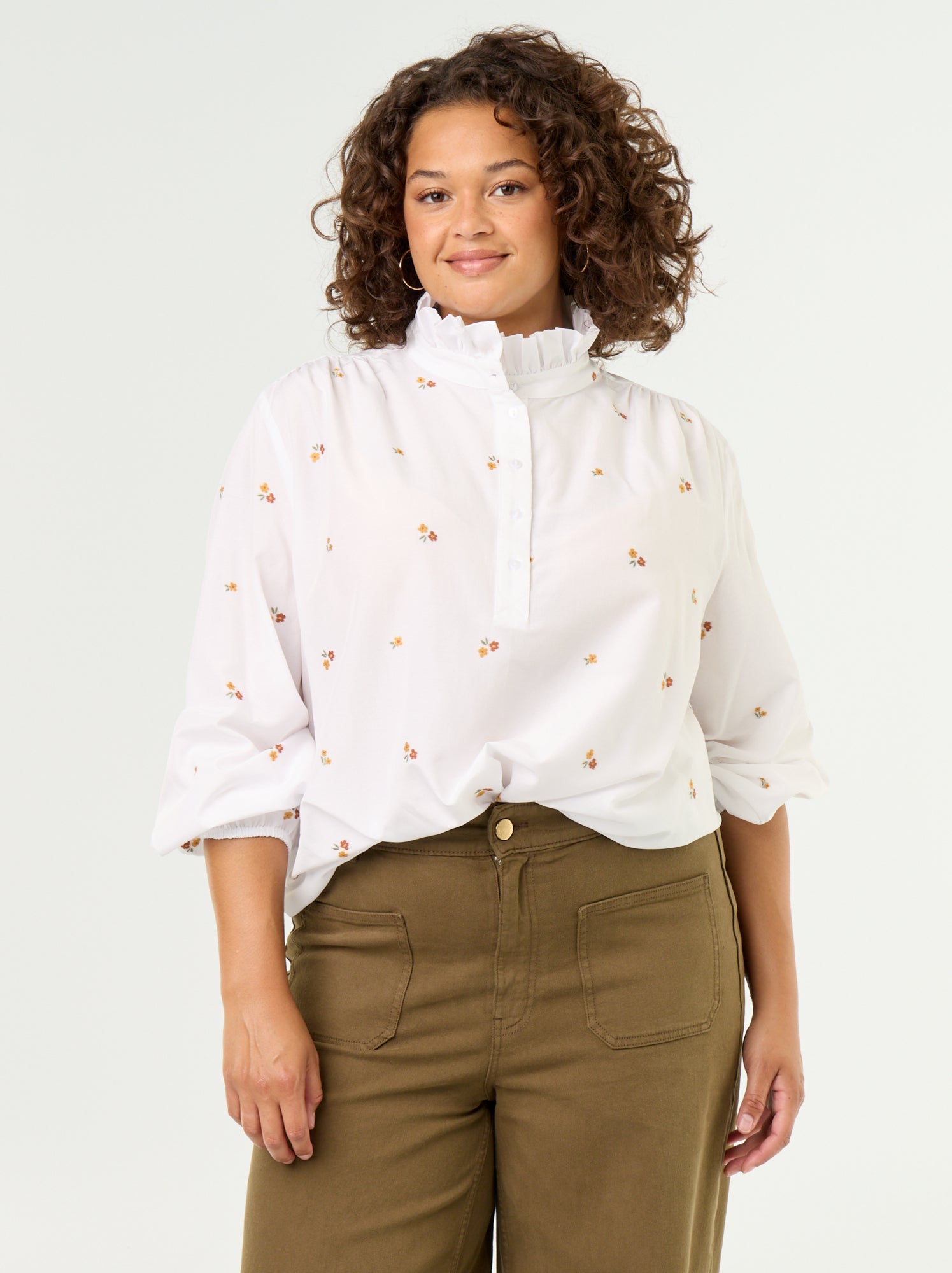 Blouse fleurs brodées avec col montant - Blanc