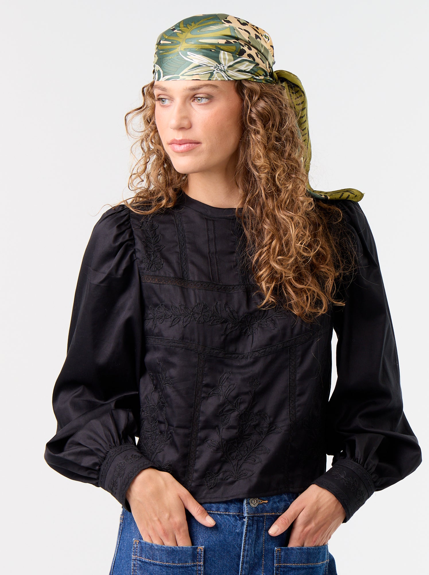 Blouse manches longues avec broderies - Noir