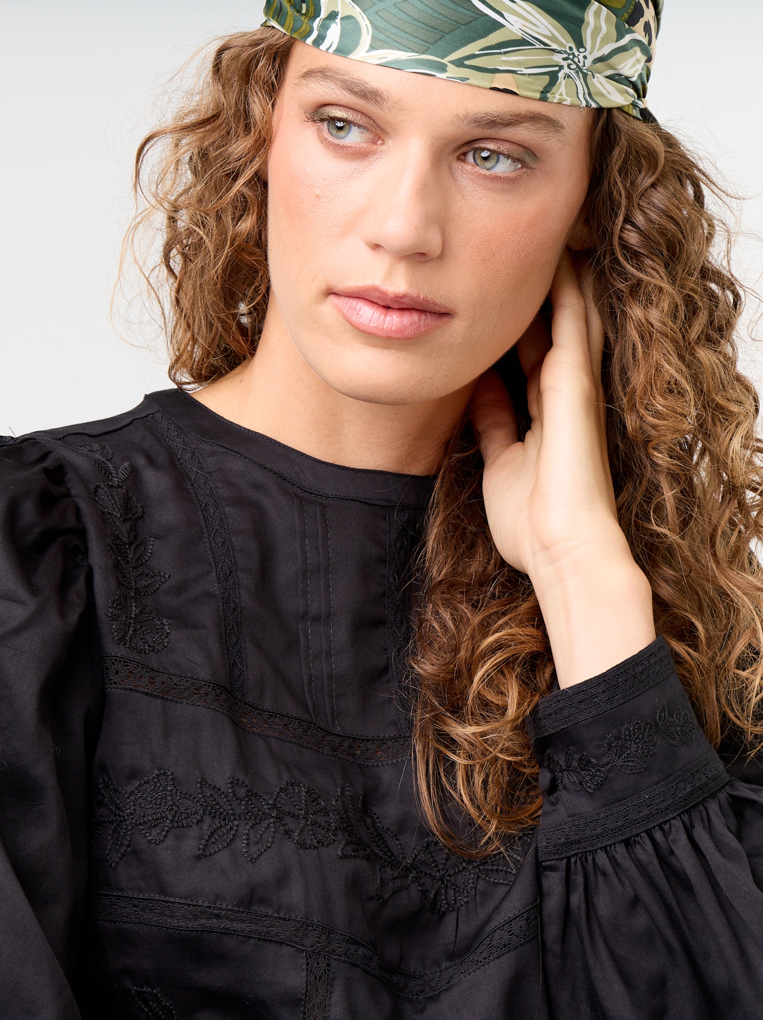 Blouse manches longues avec broderies - Noir