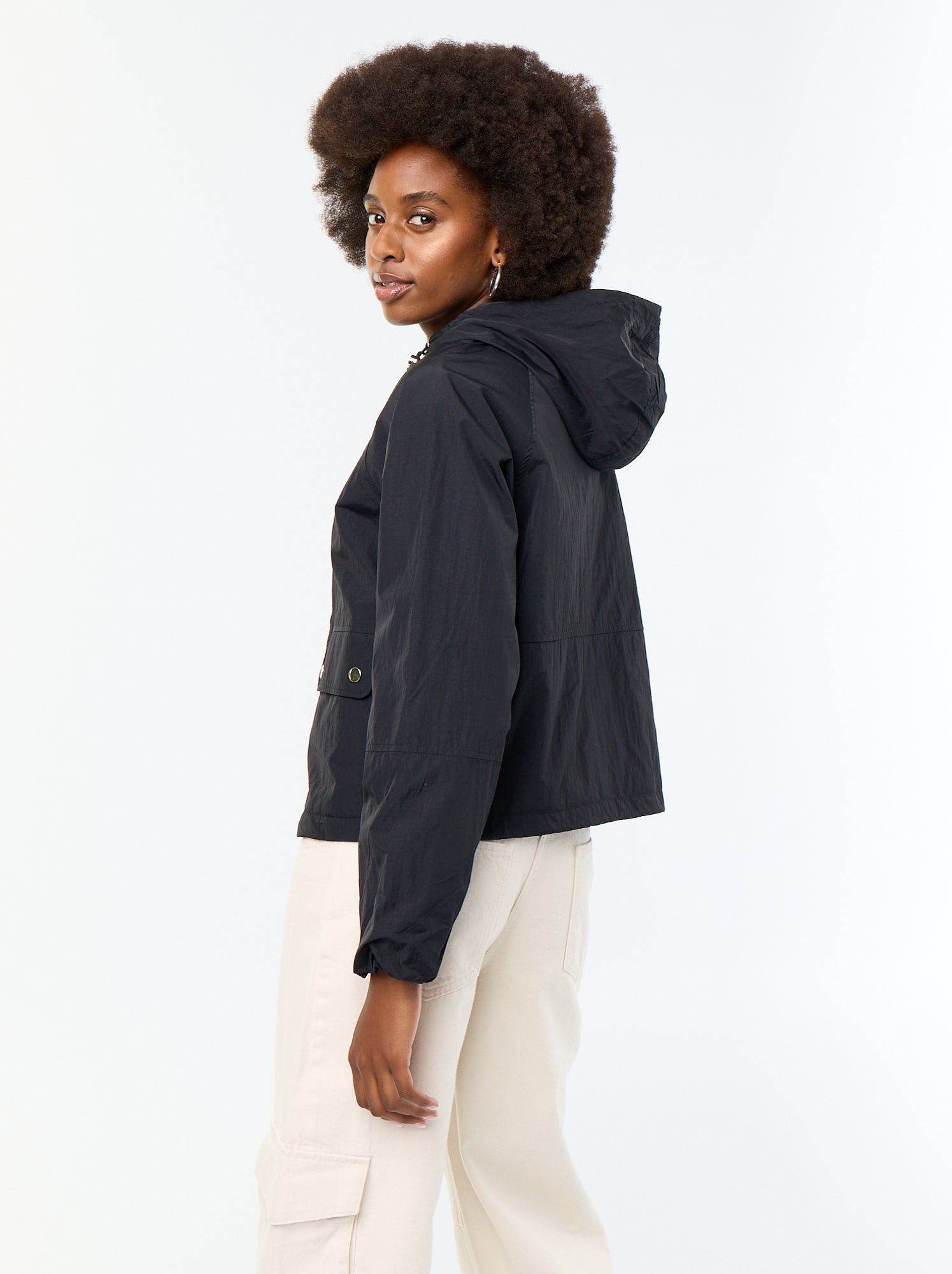 Blouson coupe-vent à capuche avec poches à rabat - Noir