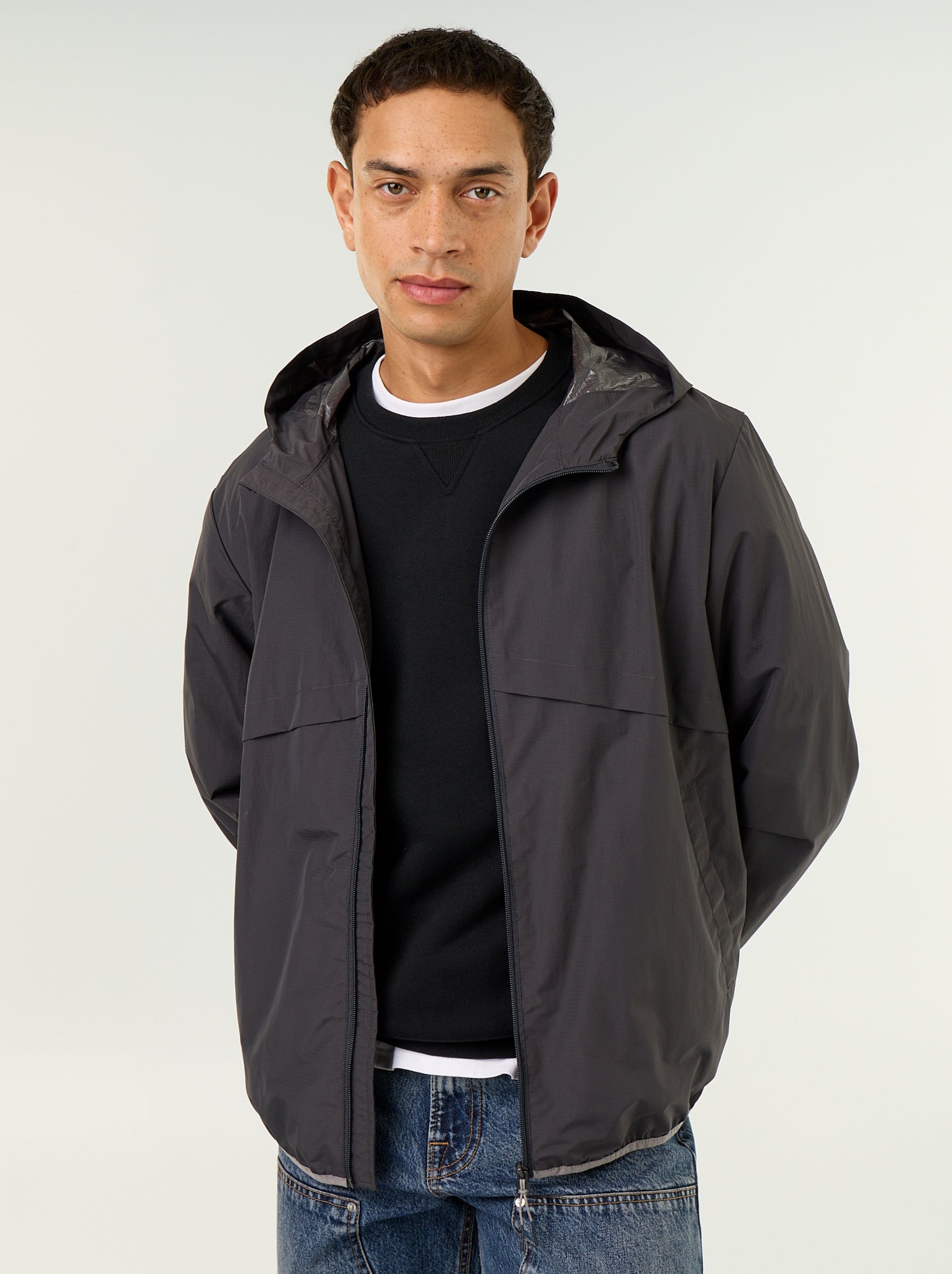 Blouson coupe-vent à capuche déperlant - Noir
