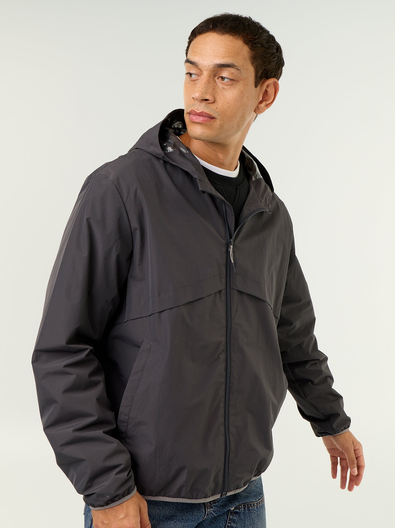 Blouson coupe-vent à capuche déperlant - Noir