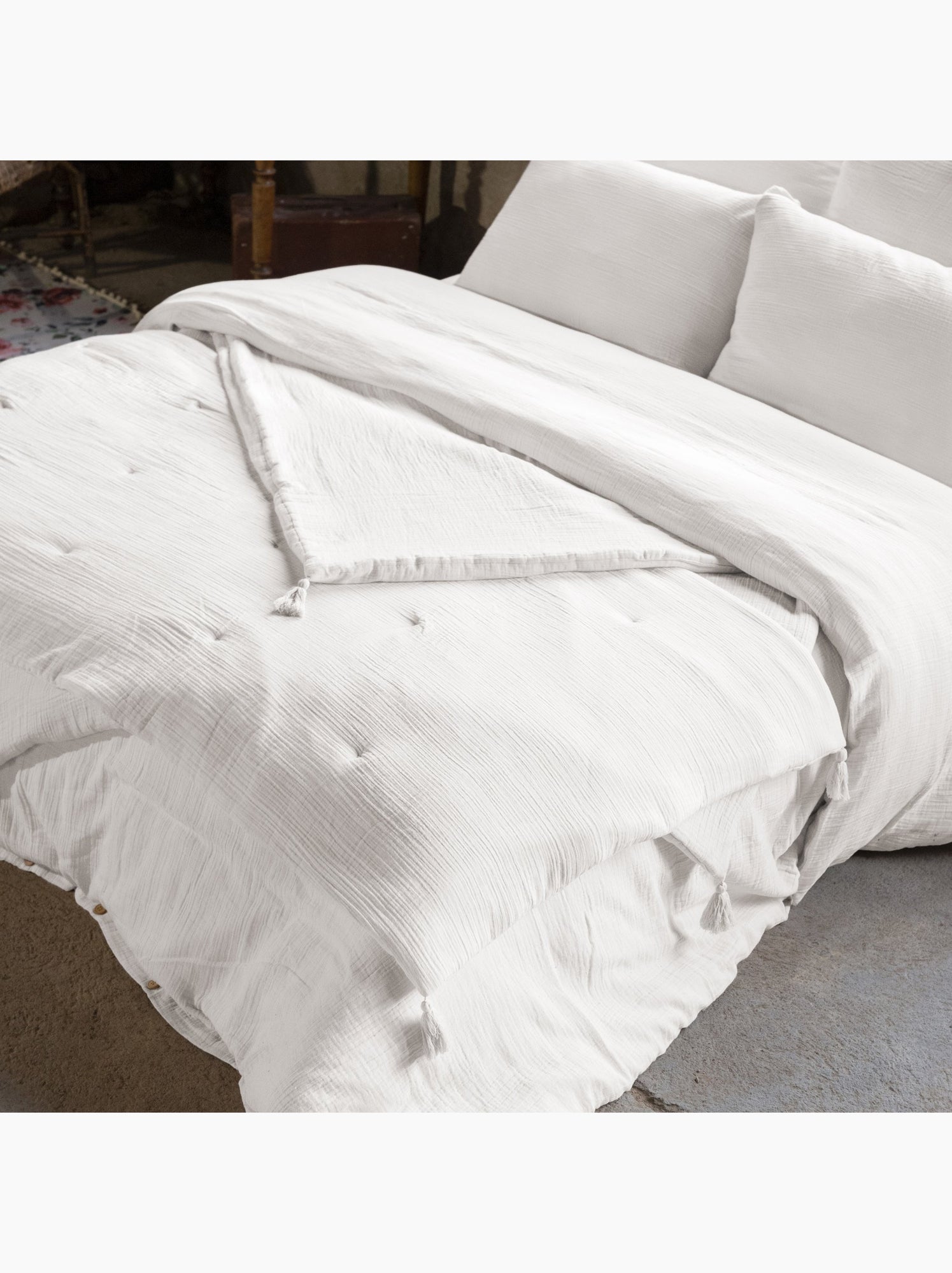 Bout de lit – double gaze de coton unie - finition pompon - gaïa - Blanc
