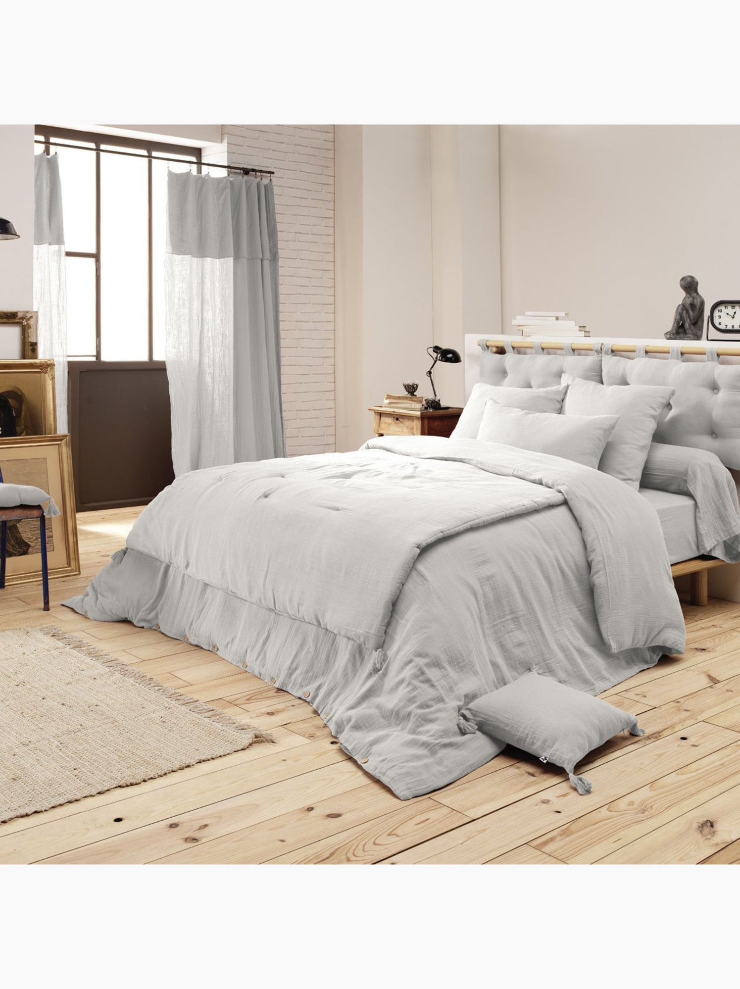 Bout de lit – double gaze de coton unie - finition pompon - gaïa - Gris