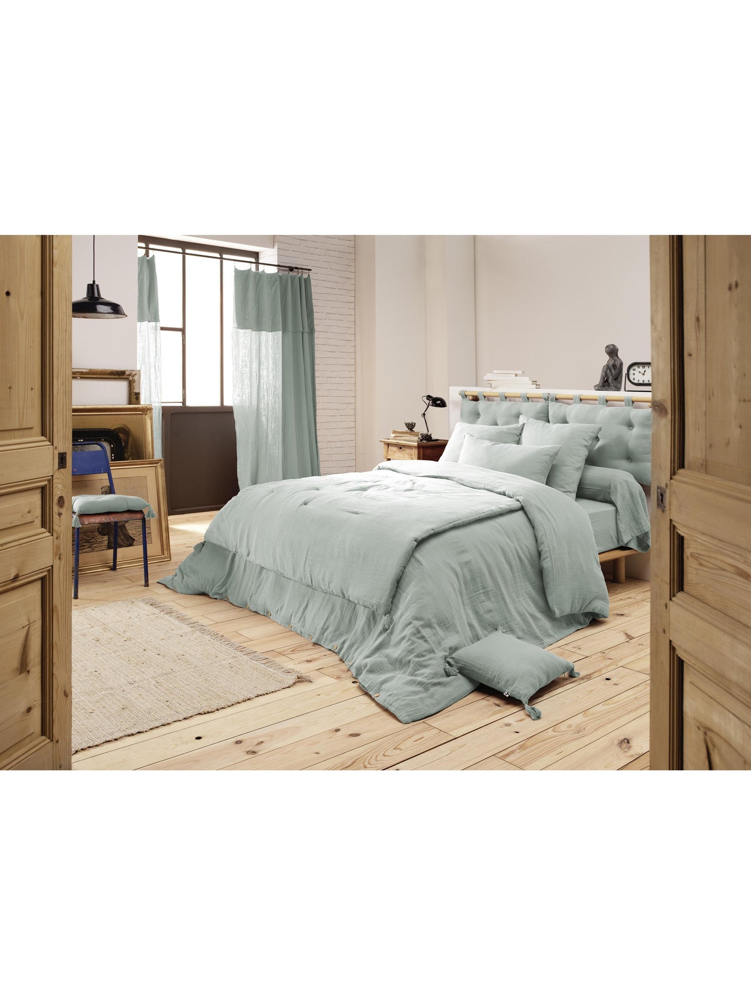 Bout de lit – double gaze de coton unie - finition pompon - gaïa - Vert eucalyptus