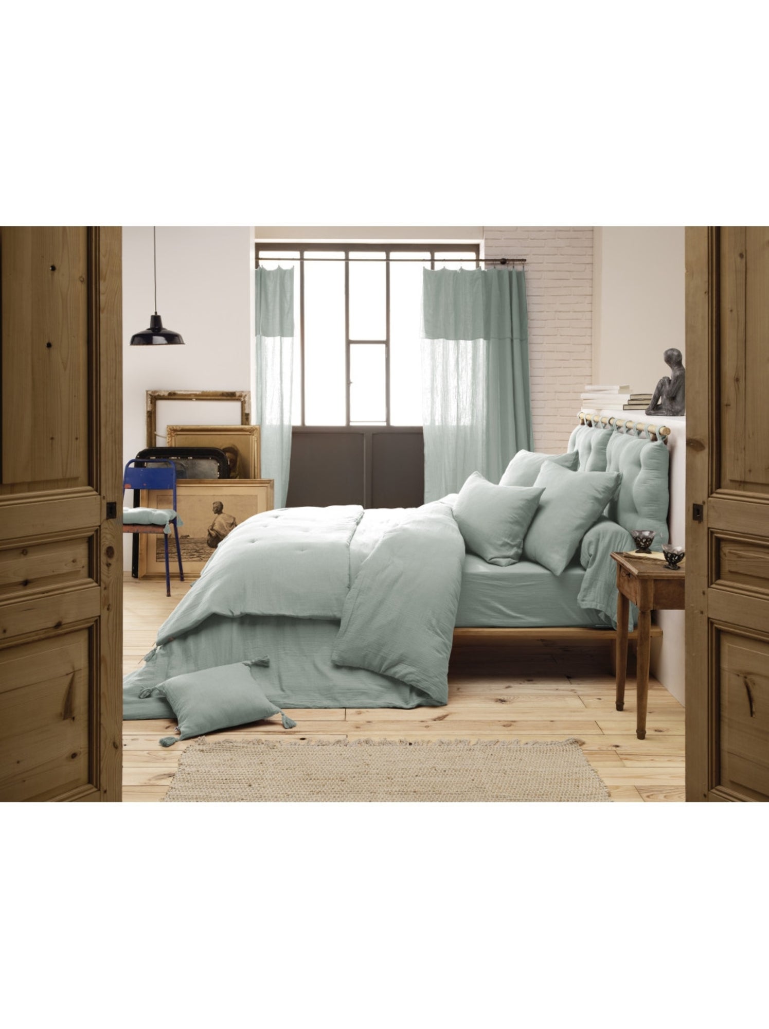 Bout de lit – double gaze de coton unie - finition pompon - gaïa - Vert eucalyptus