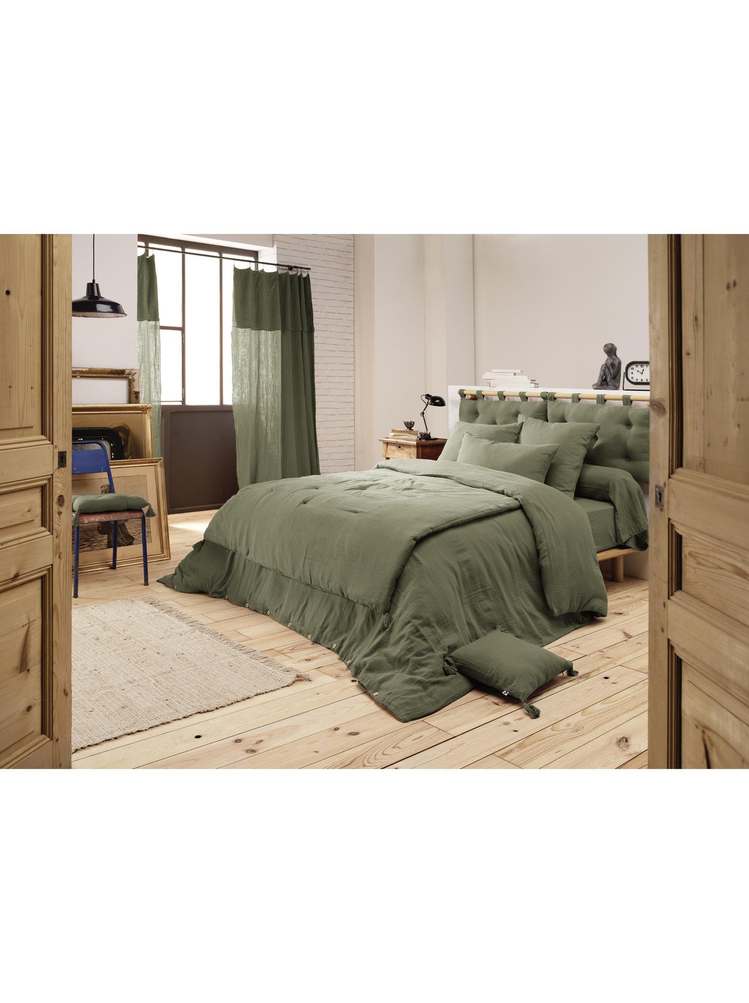 Bout de lit – double gaze de coton unie - finition pompon - gaïa - Vert romarin