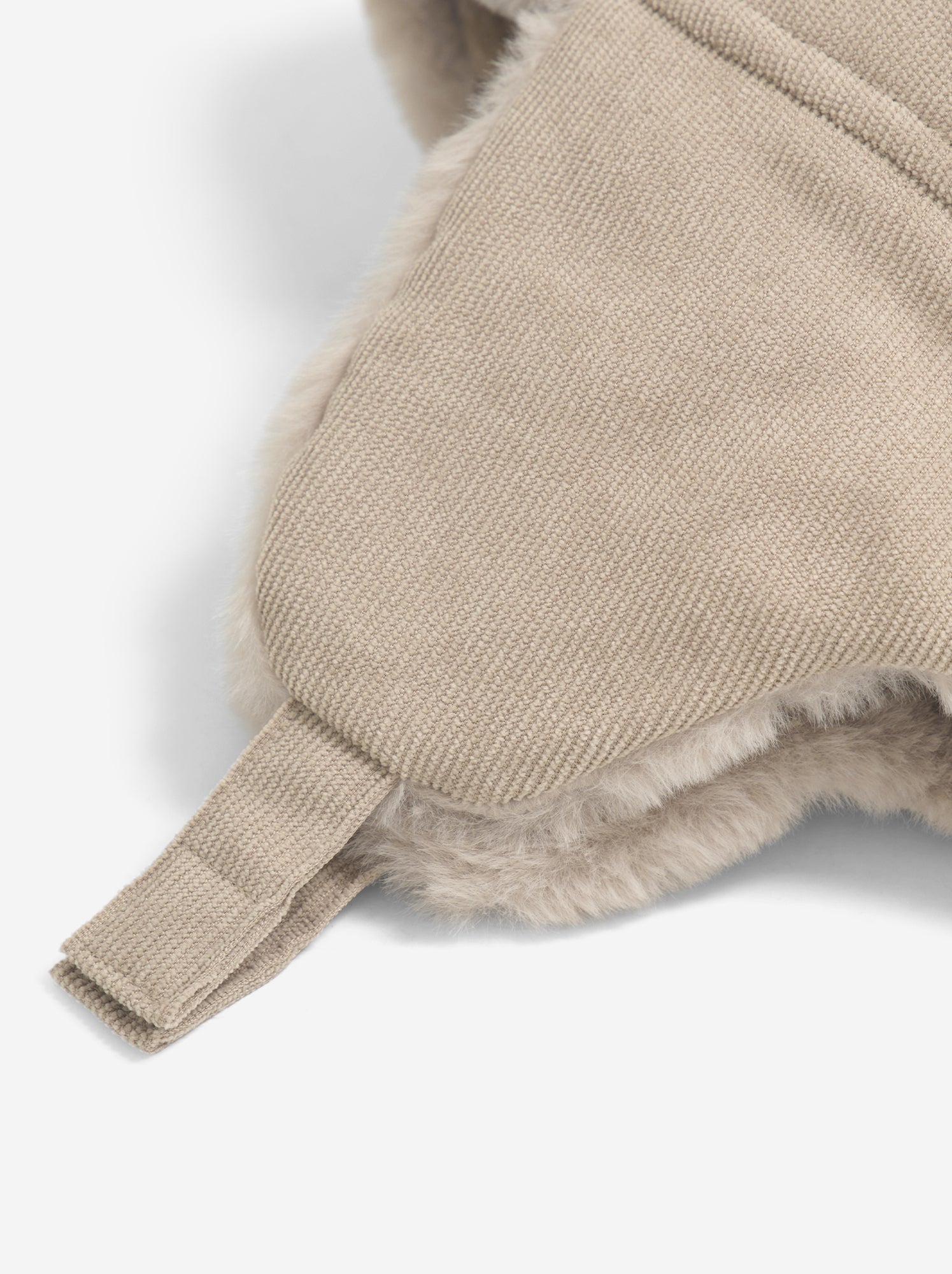 Chapka doublée avec oreilles fantaisies sur le dessus - Beige (GJP40_2)