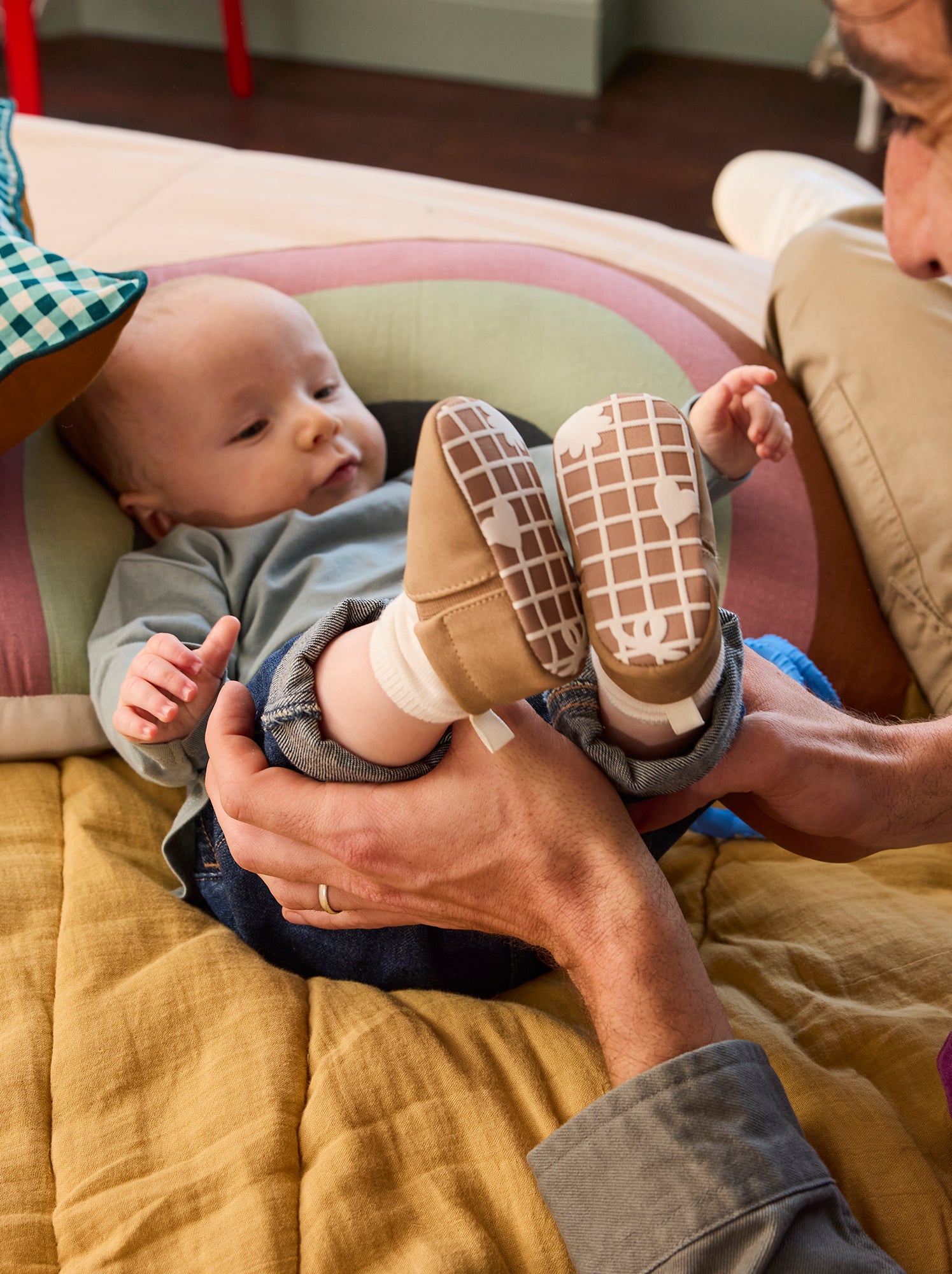 Chaussons motricité 1 'se retourner' - Kitchoun - Marron