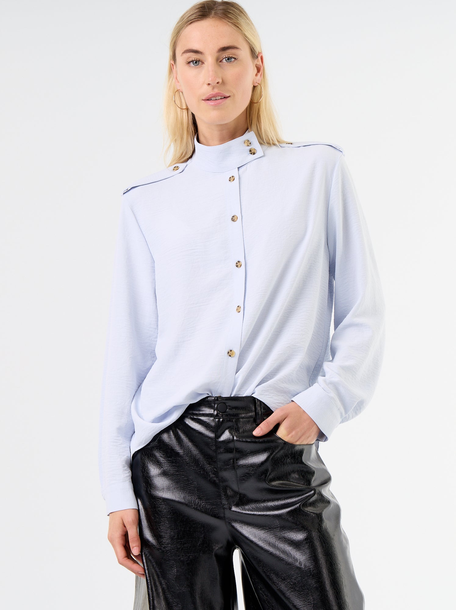 Chemise à col haut et empiècements épaules - Bleu