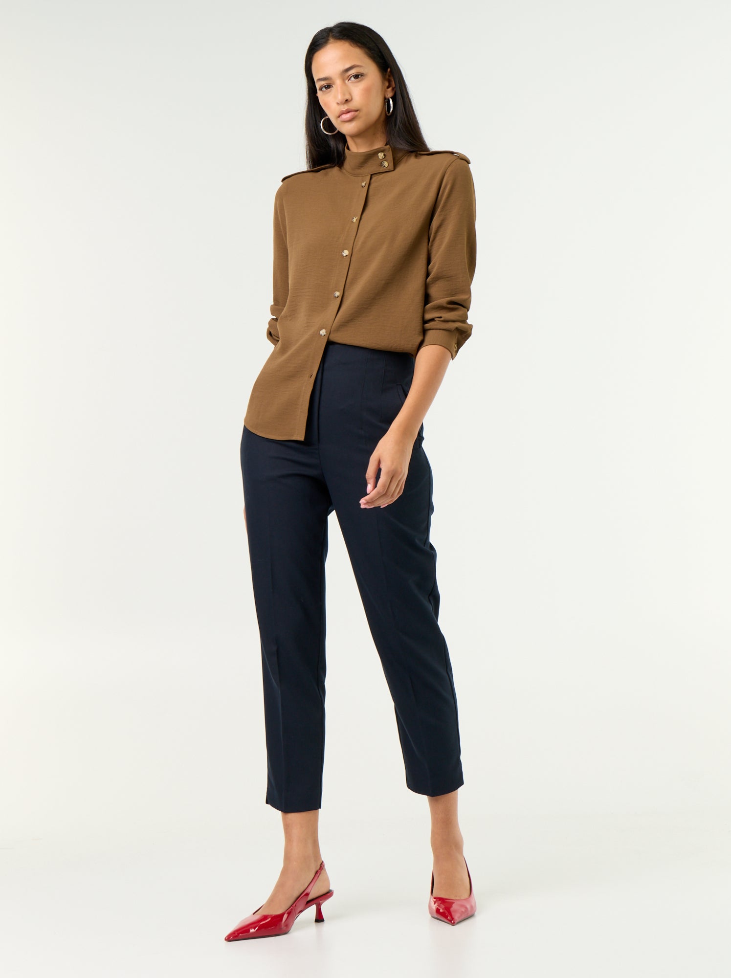 Chemise à col haut et empiècements épaules - Marron