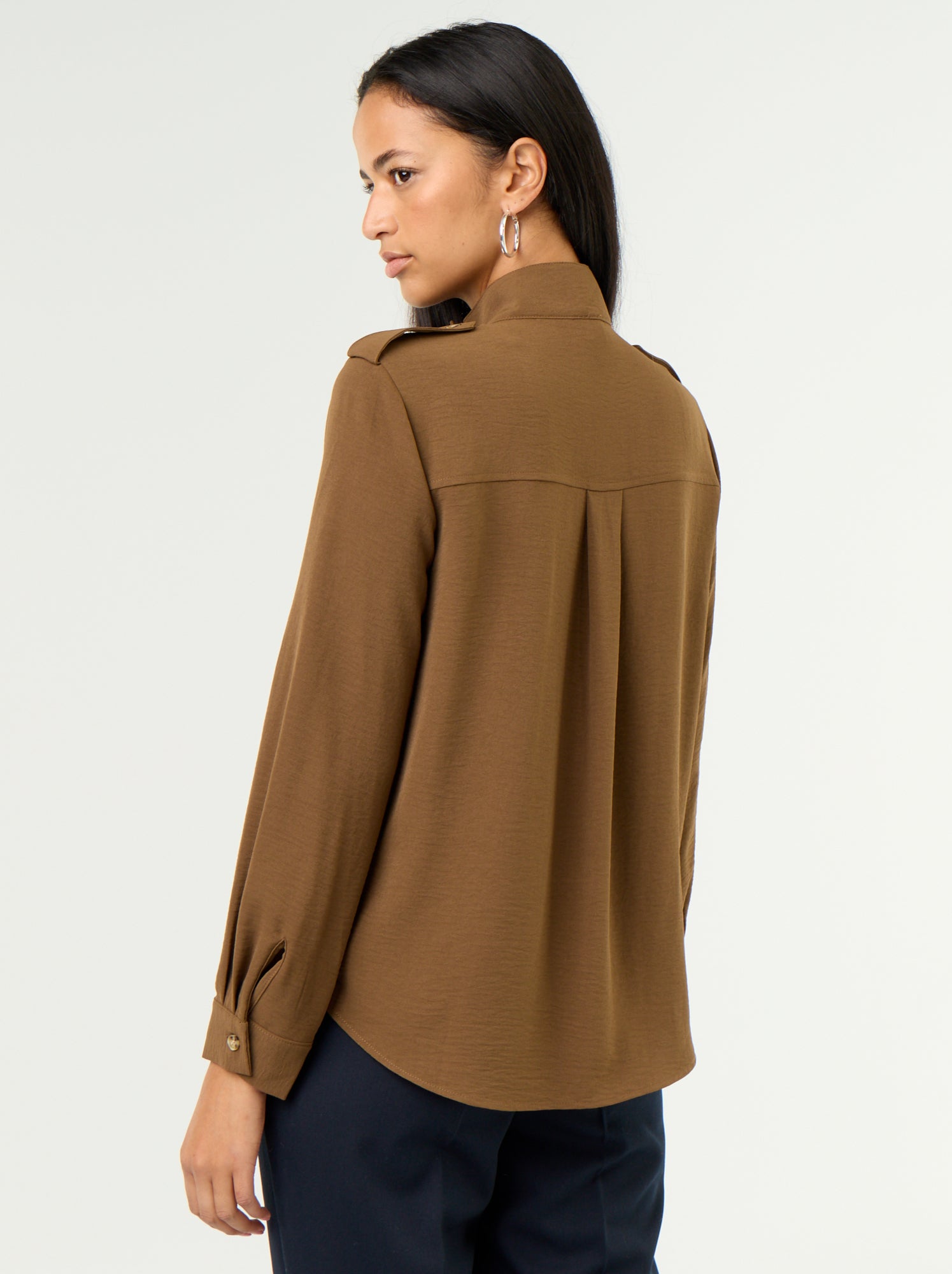 Chemise à col haut et empiècements épaules - Marron
