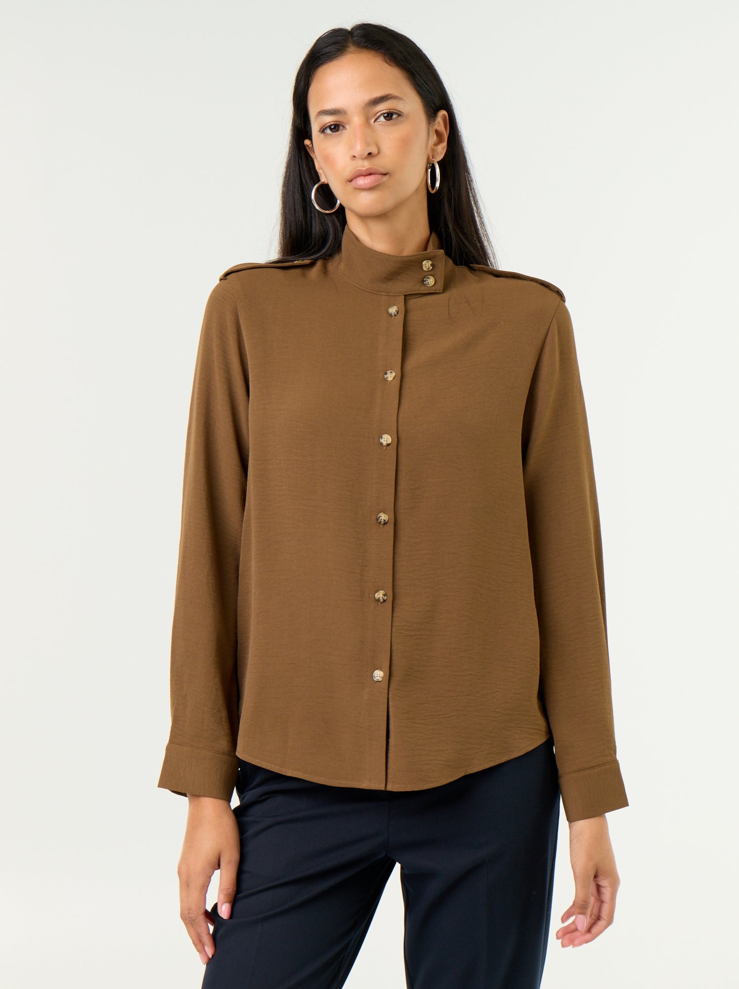 Chemise à col haut et empiècements épaules - Marron