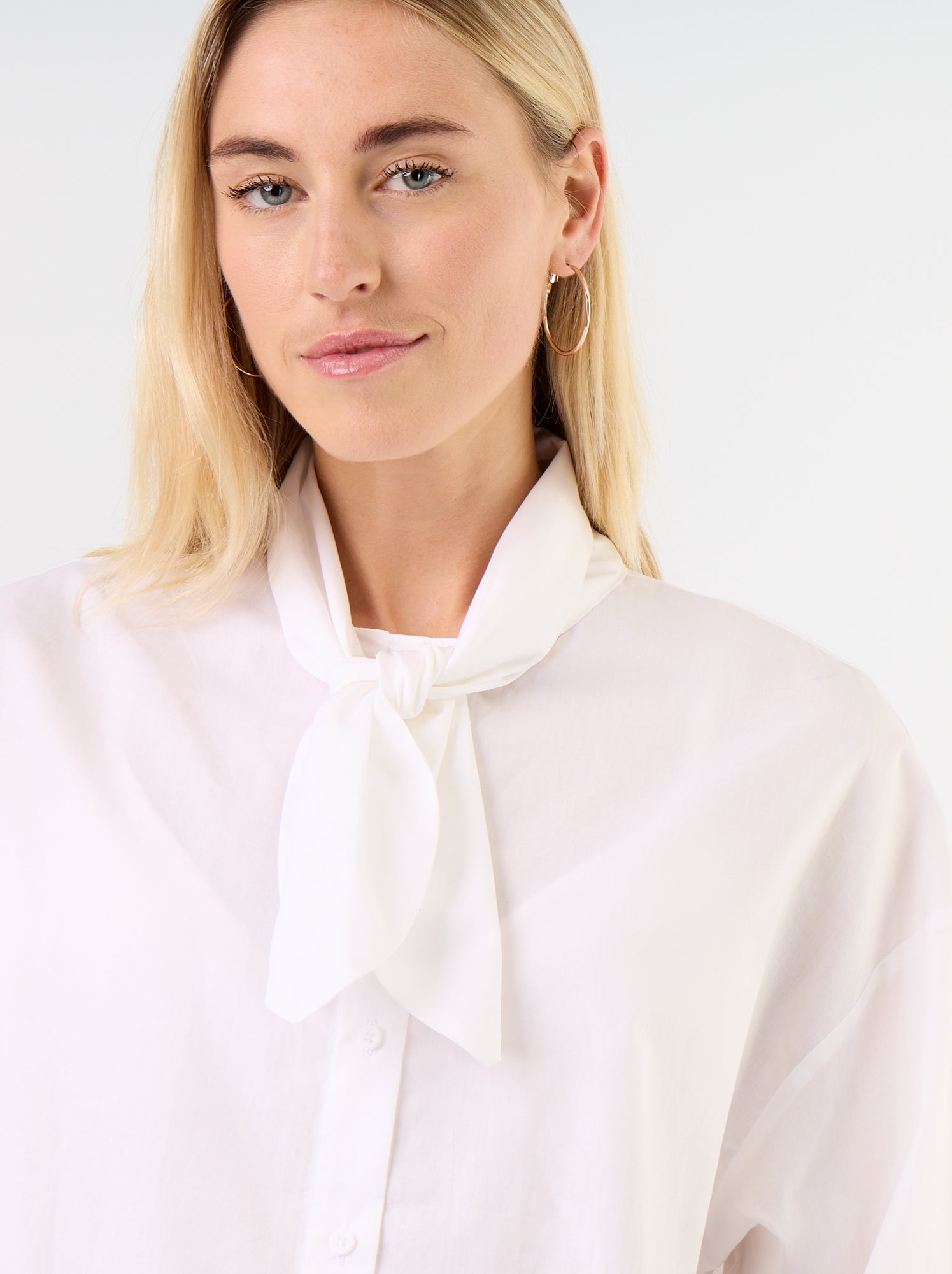 Chemise ample à manches longues et col lavallière - Blanc