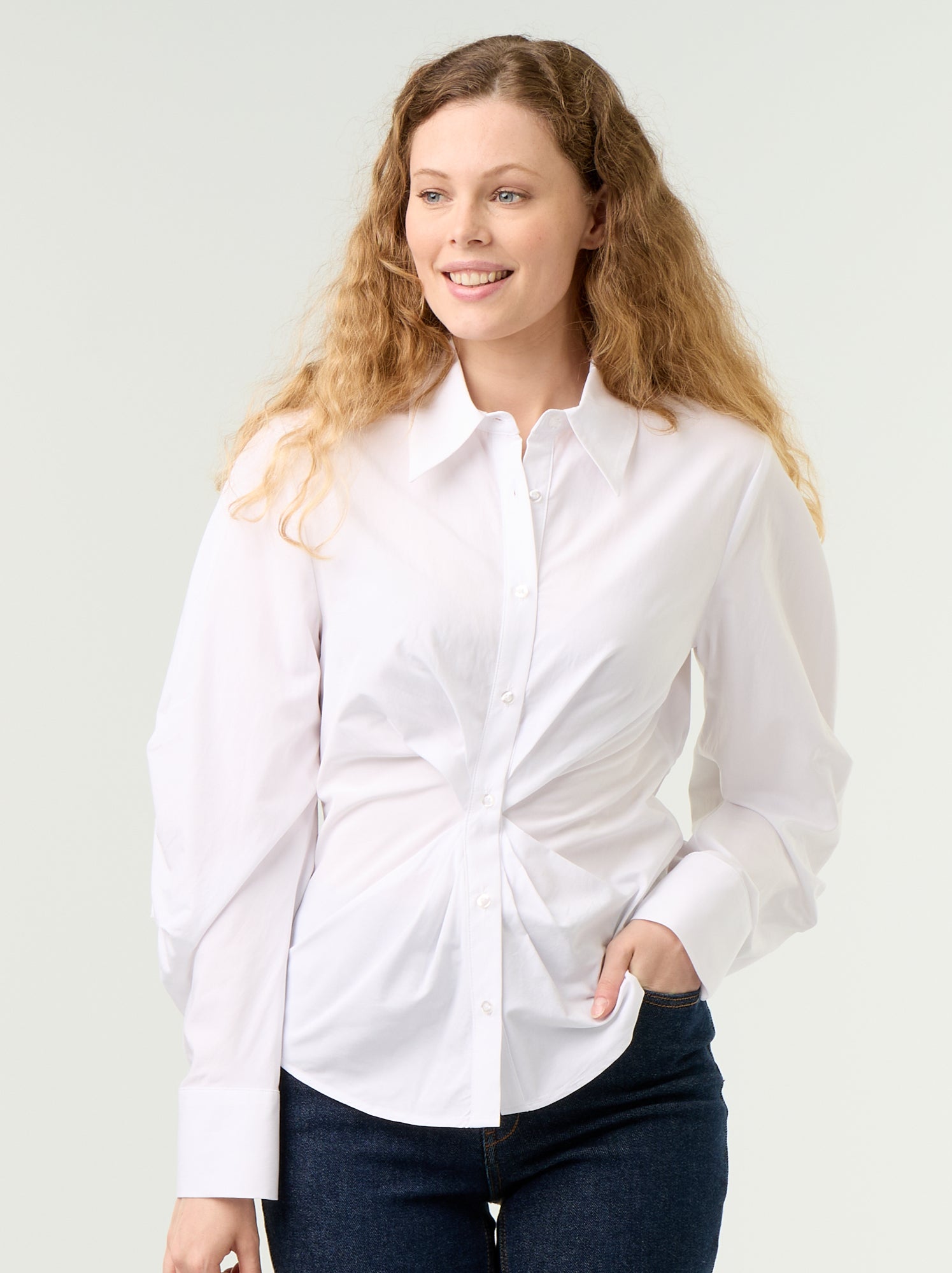 Chemise avec coupe fantaisie ajustée à l'avant - Blanc