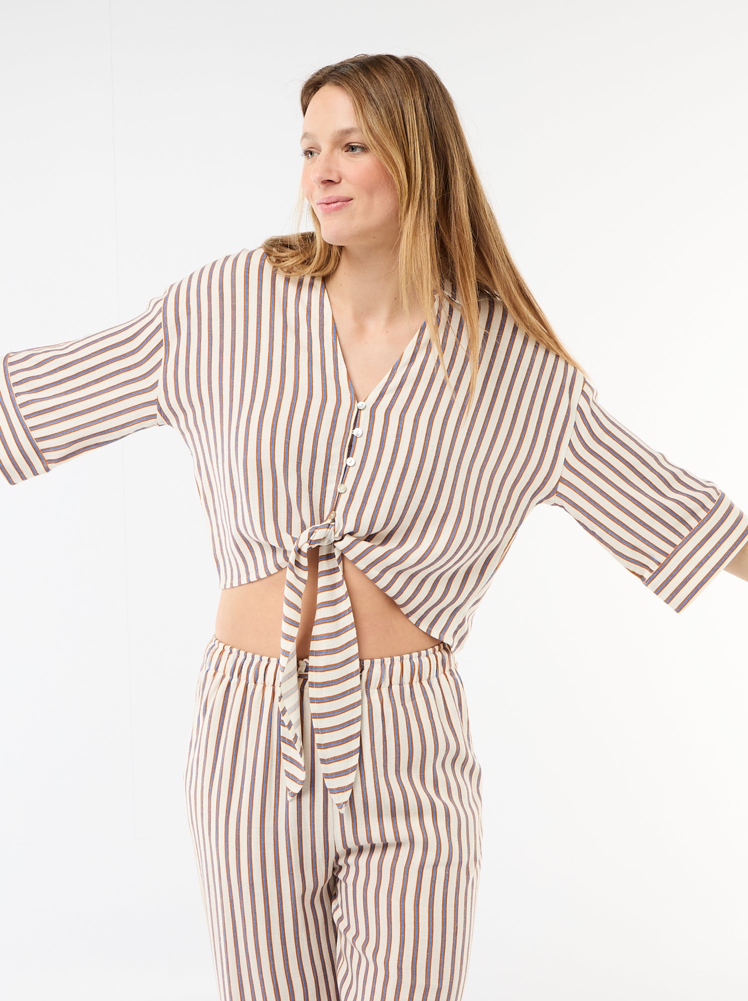 Chemise courte oversize nouée - Beige