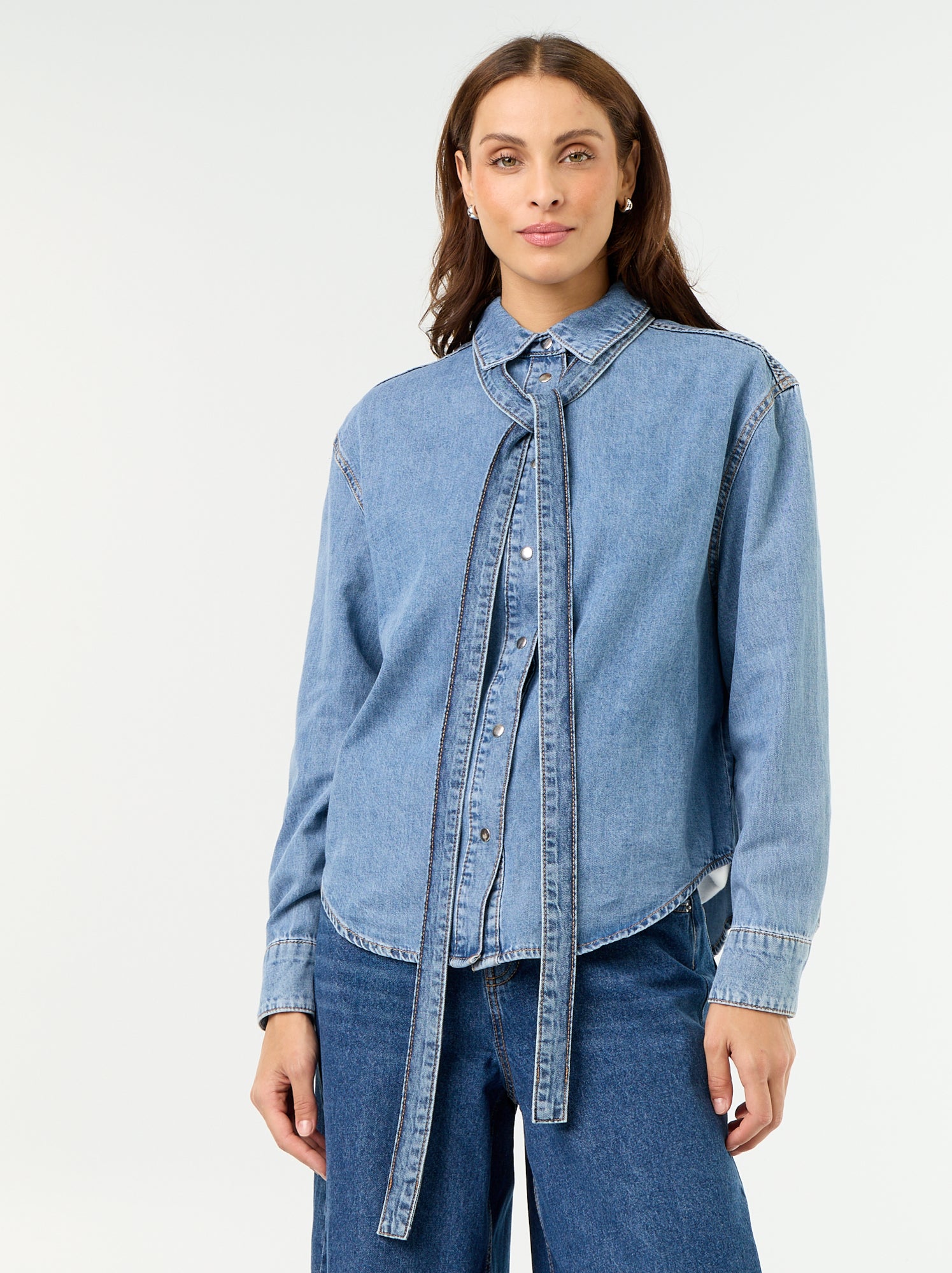 Chemise en denim avec col lavallière - Bleu (GJM18_2)