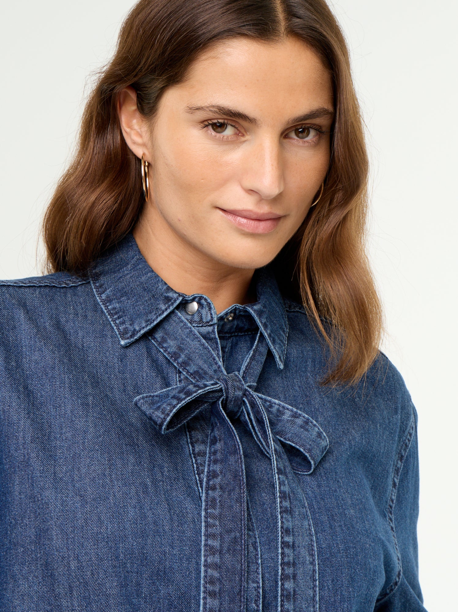 Chemise en denim avec col lavallière - Bleu (GJM18_4)