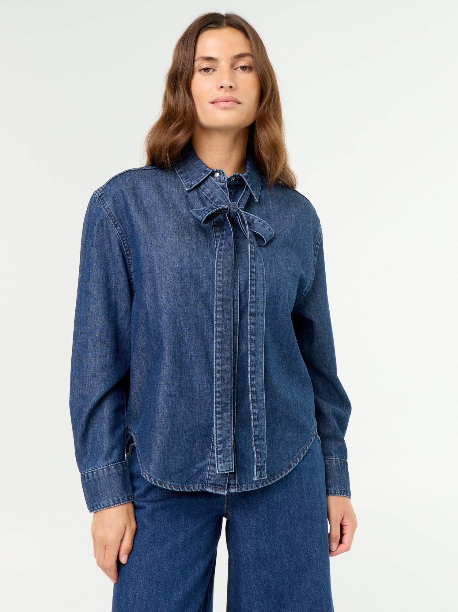 Chemise en denim avec col lavallière - Bleu (GJM18_4)