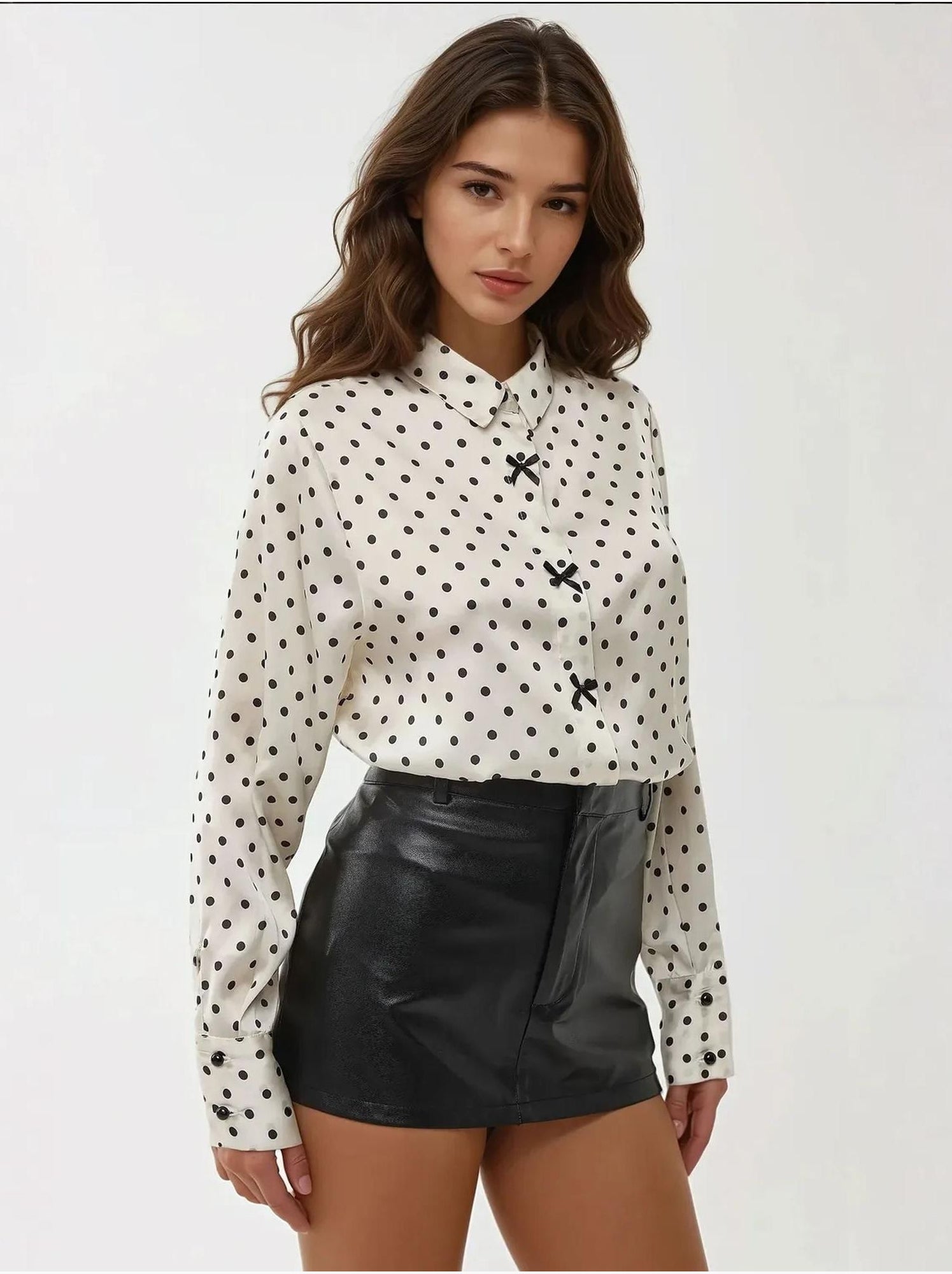 Chemise en satin à pois et boutons - Multicolore