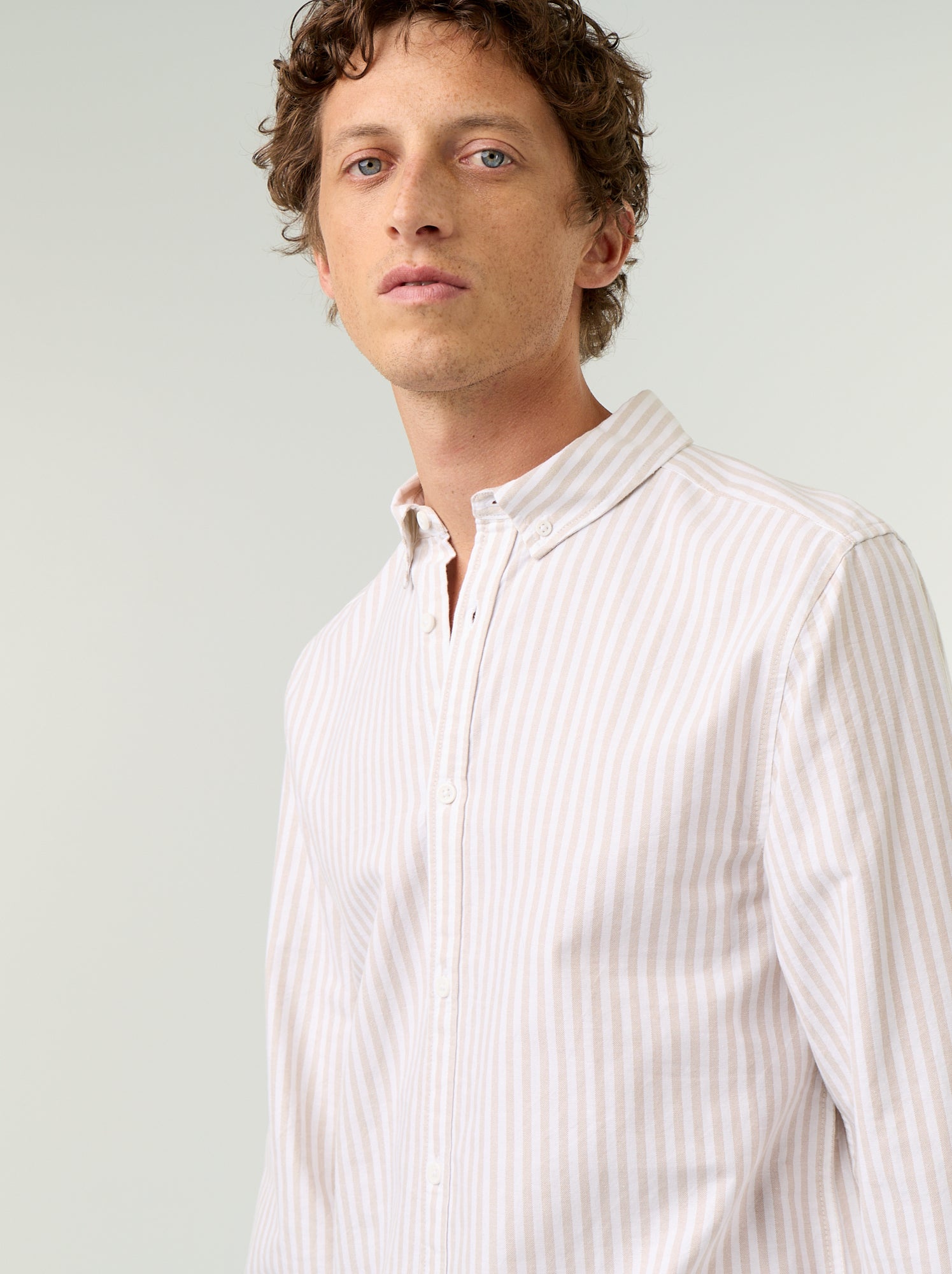 Chemise rayée avec col boutonné - Beige