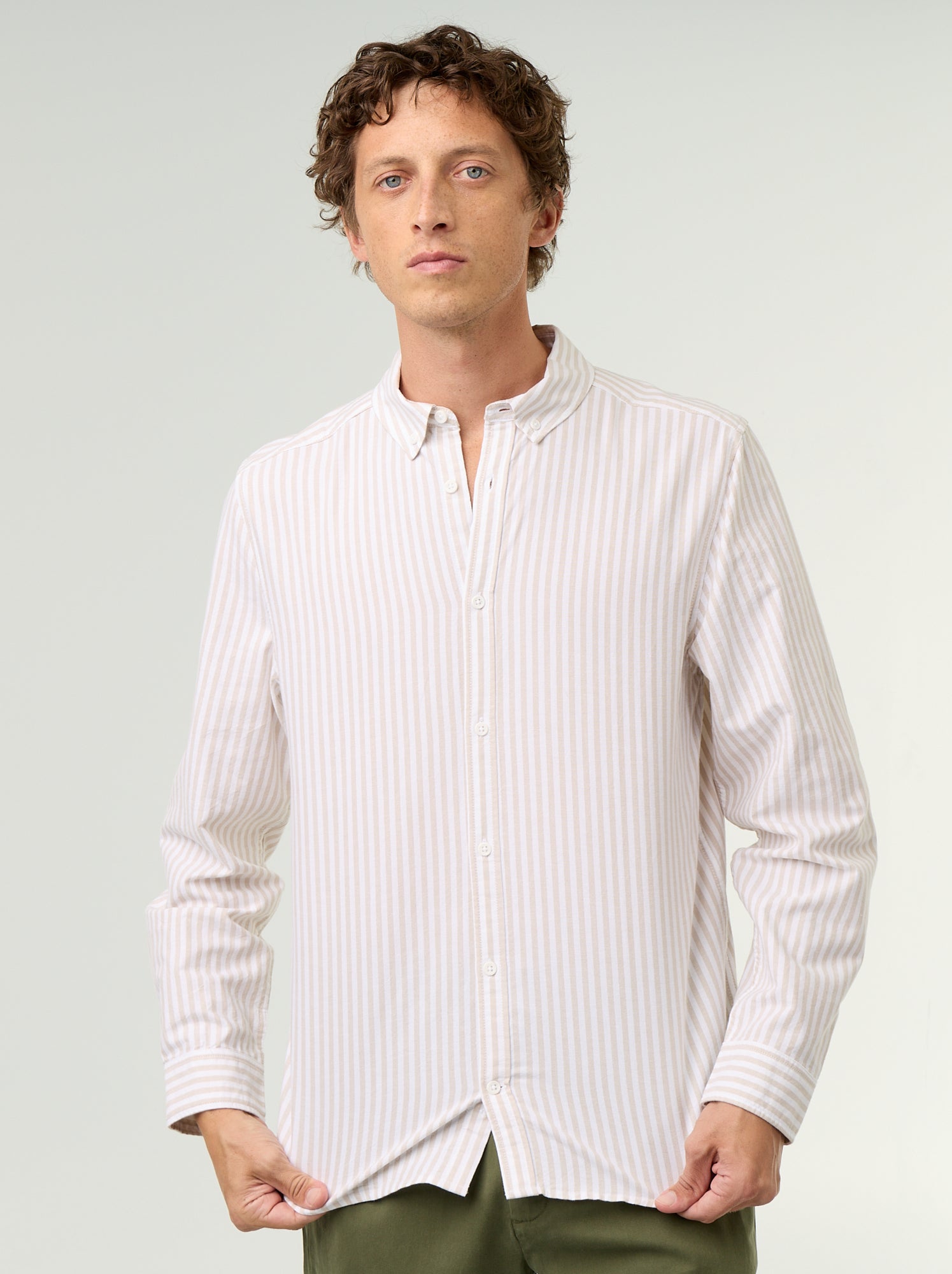 Chemise rayée avec col boutonné - Beige