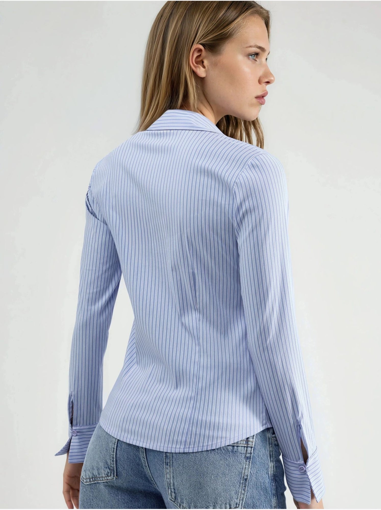 Chemise rayée cintrée à fermeture boutonnée - Bleu ciel