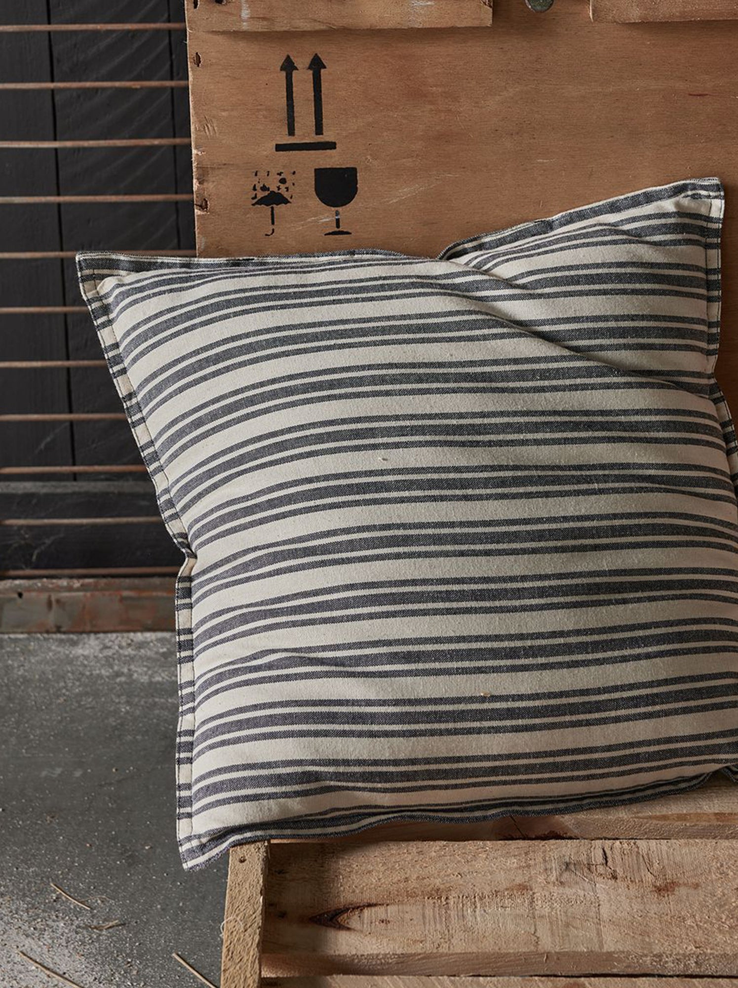 Coussin imprimé rayé - BLANC