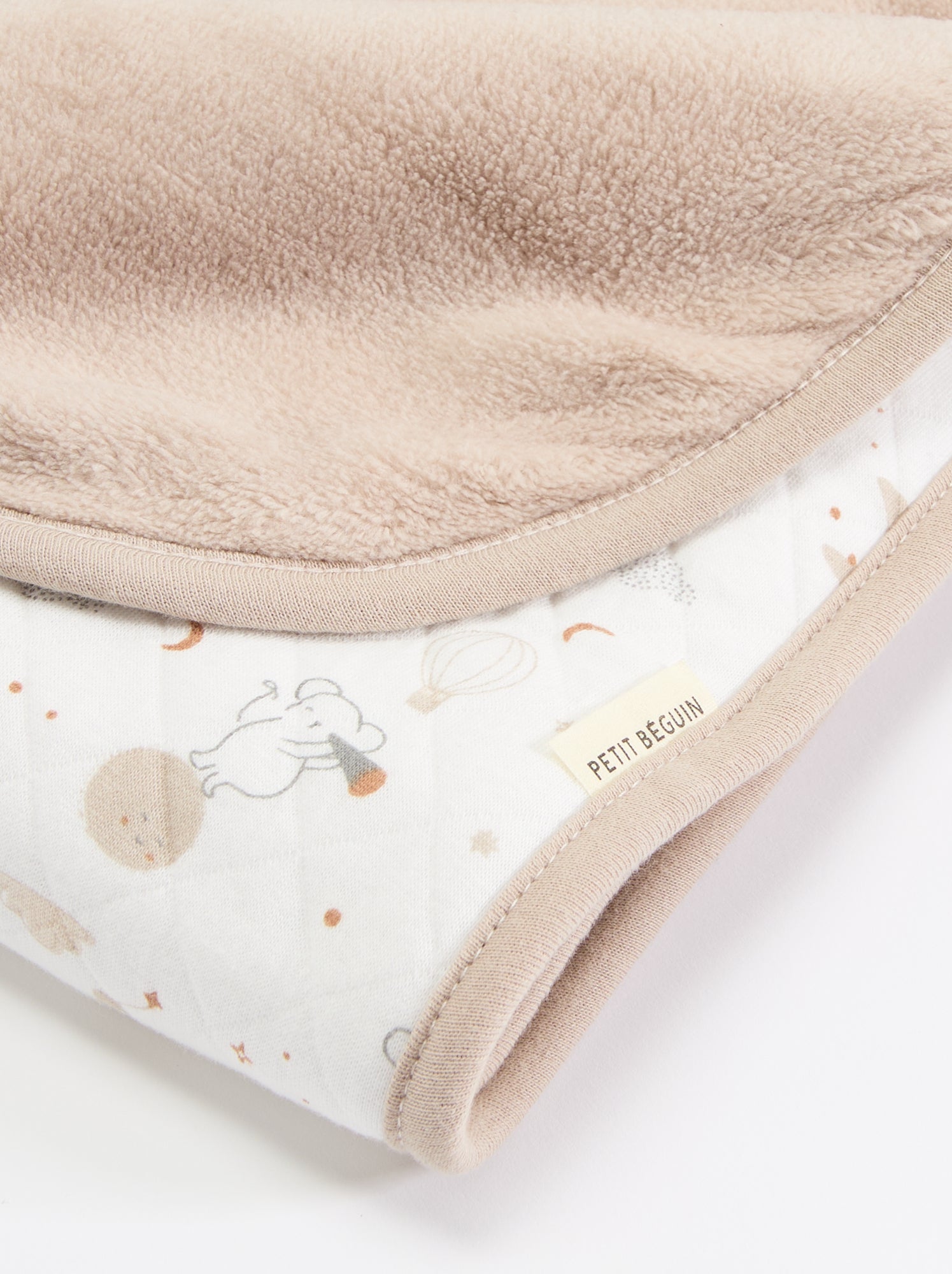 Couverture avec une face en jersey et une face en maille douce - Beige