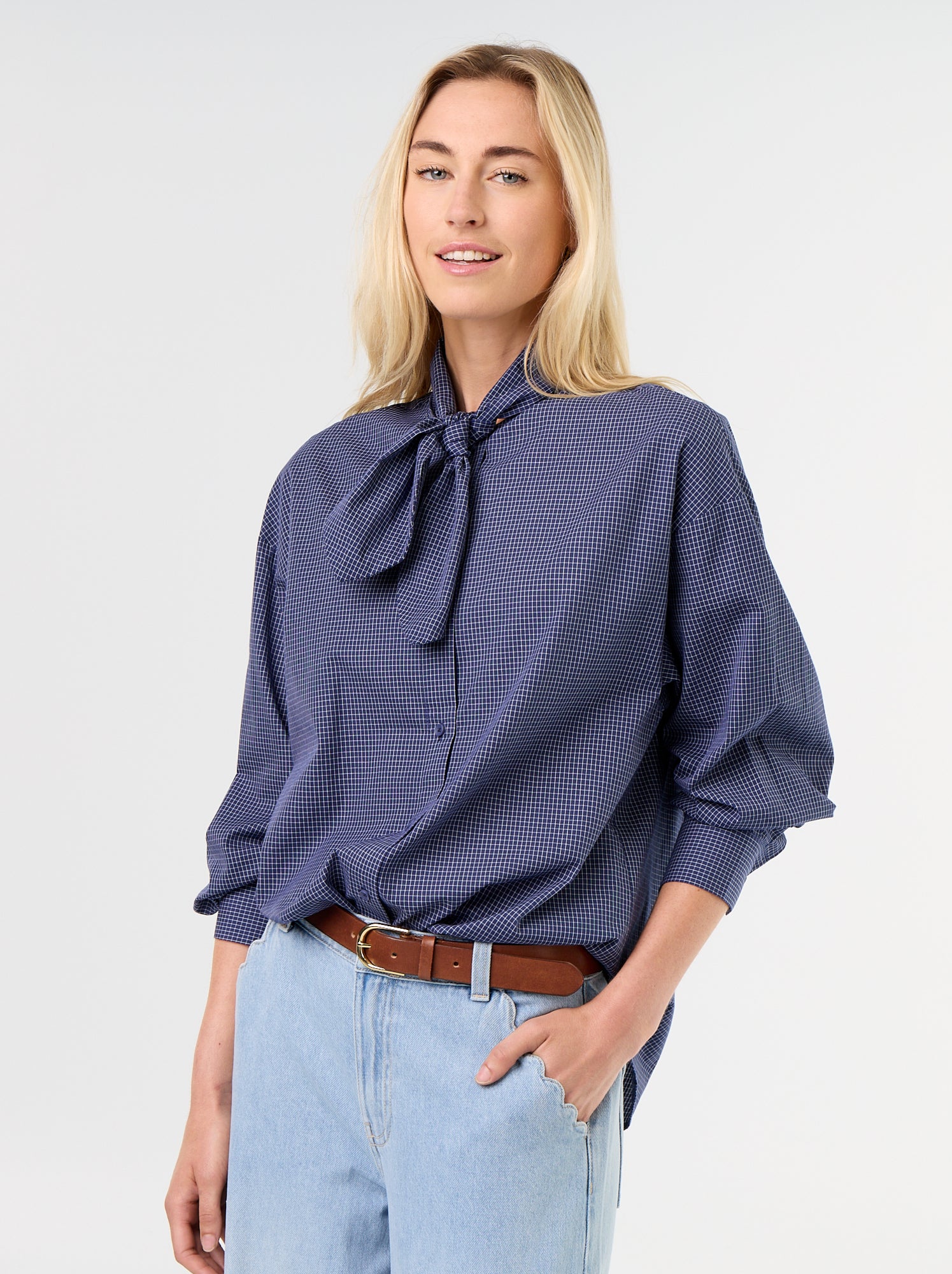 Chemise ample à manches longues et col lavallière - Bleu