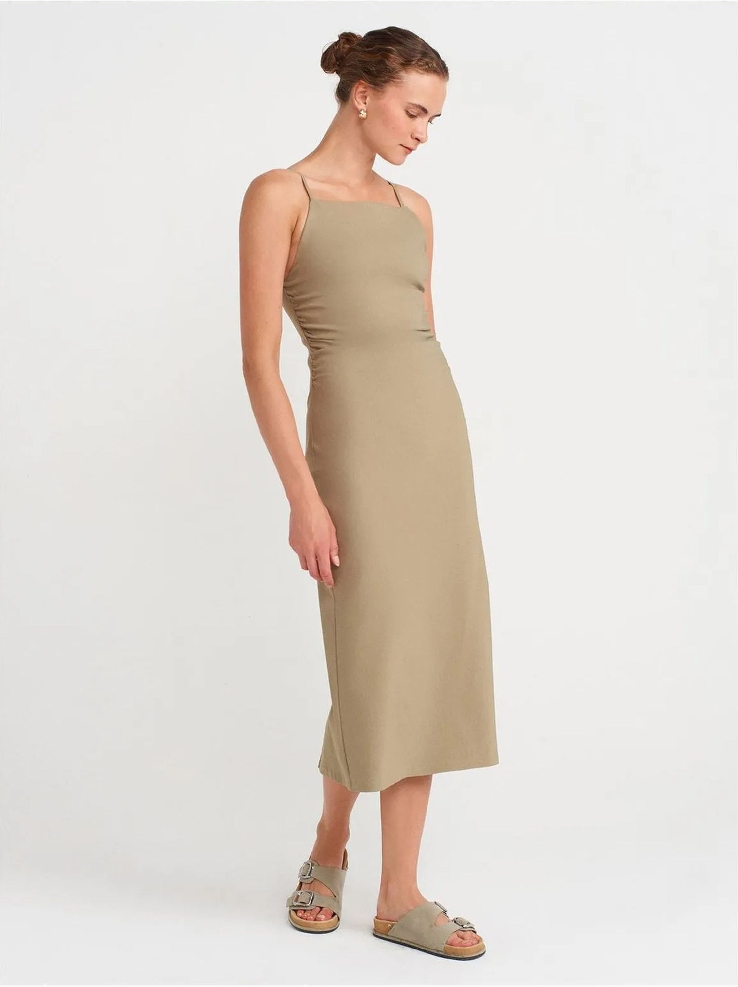 Dilvin robe midi moulante sans manches - Kaki