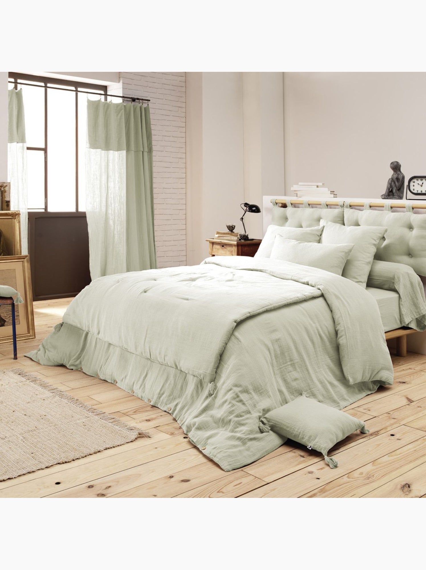 Bout de lit – double gaze de coton unie - finition pompon - gaïa - Vert d'eau