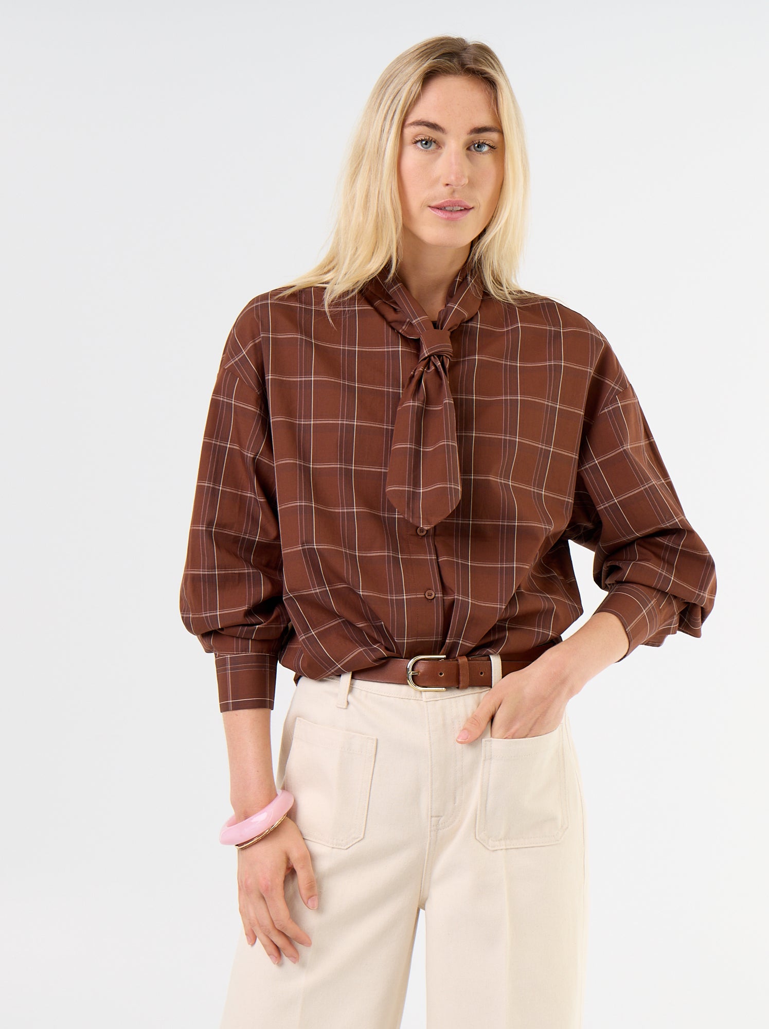 Chemise ample à manches longues et col lavallière - Marron (GHM63_5)