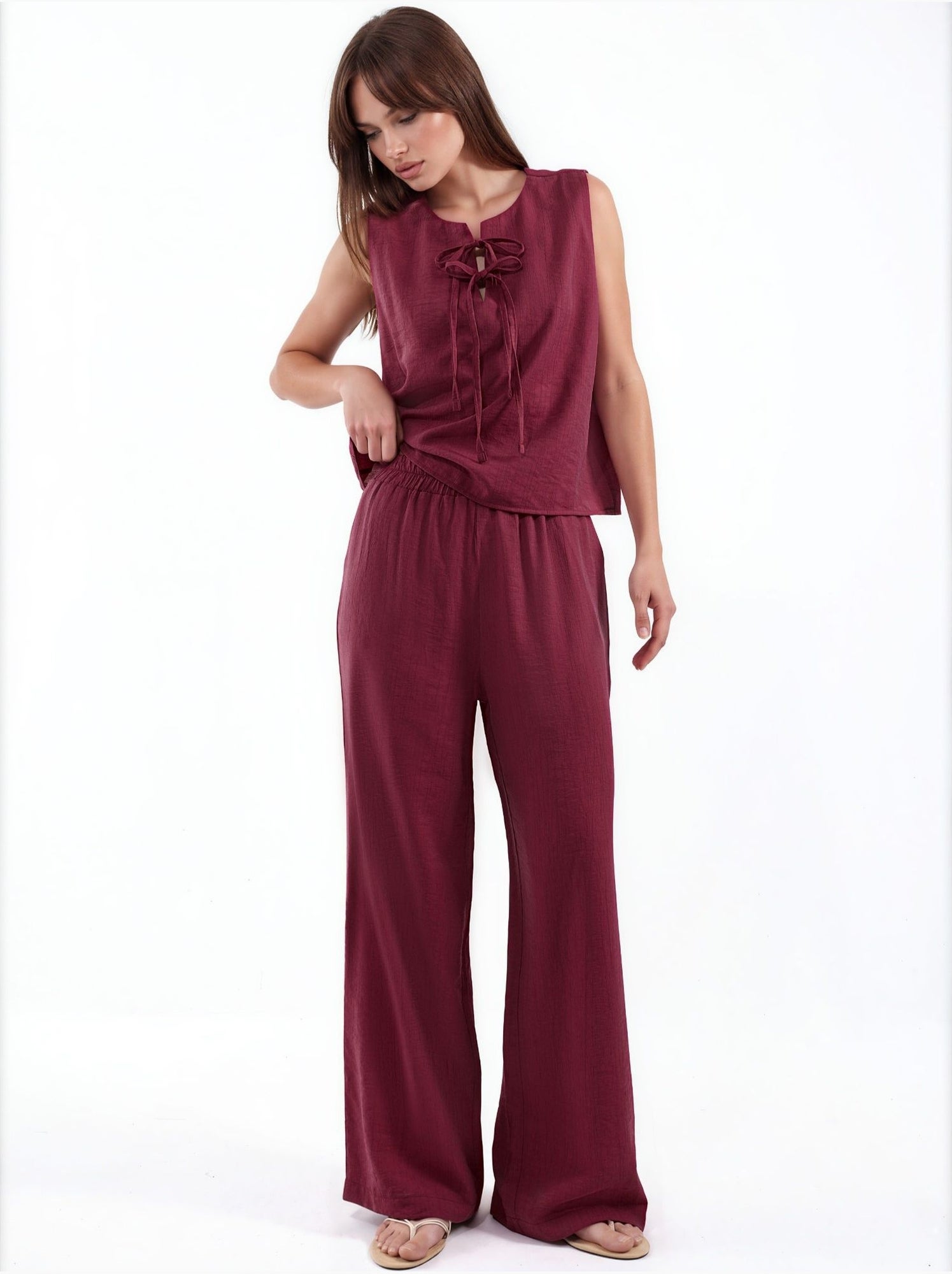 Ensemble blouse en mélange de viscose avec détail à nouer et pantalon à taille élastique - Rouge grenat