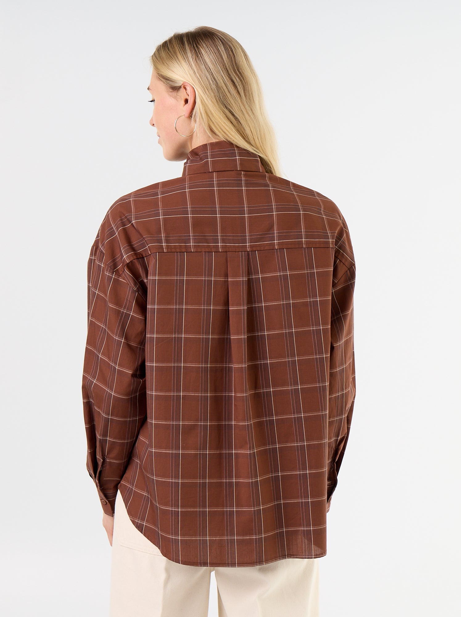 Chemise ample à manches longues et col lavallière - Marron (GHM63_5)