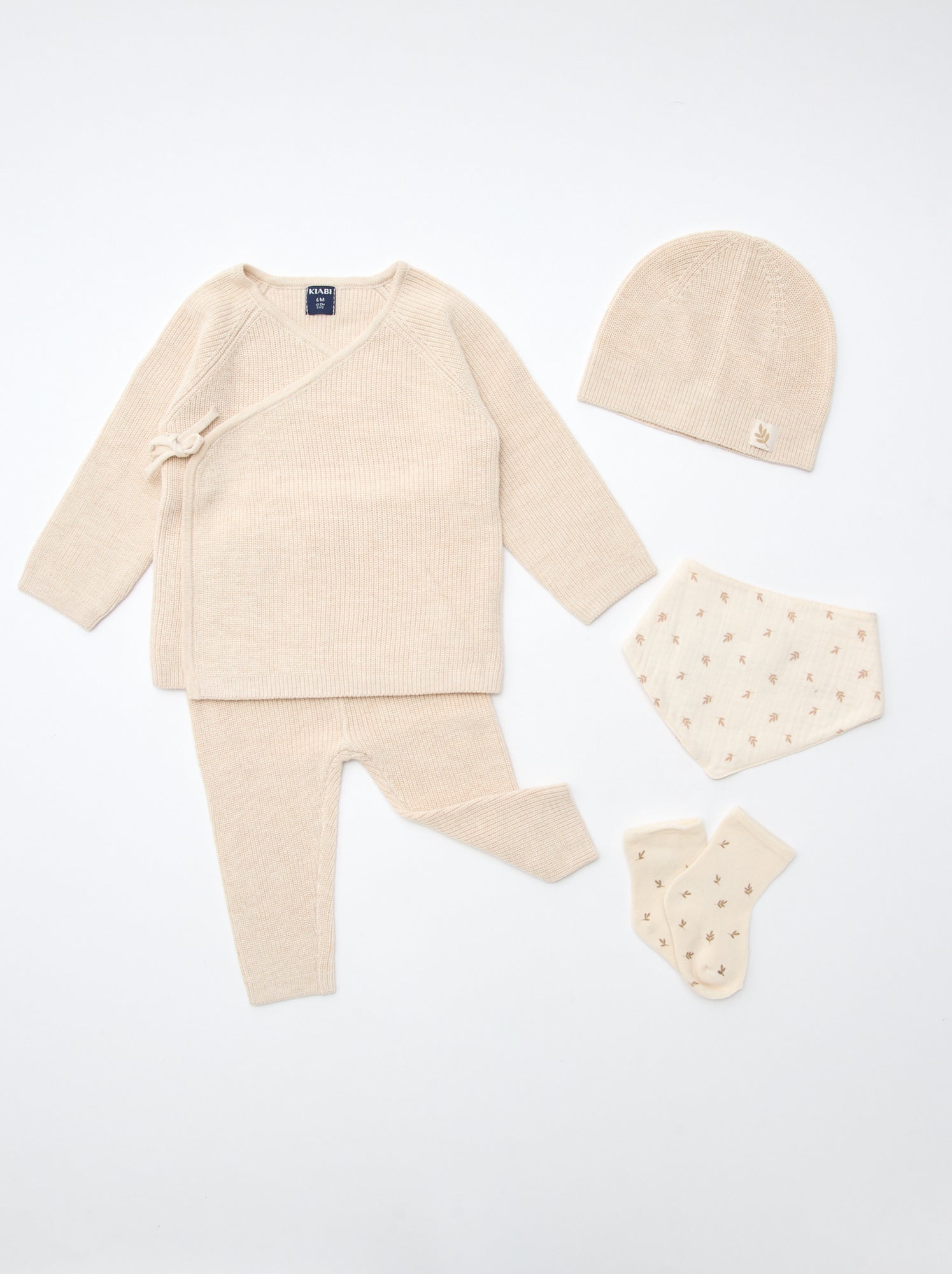 GIFTBOX brassière + pantalon + chaussettes + bonnet + bavoir - Blanc (EMG76_1)