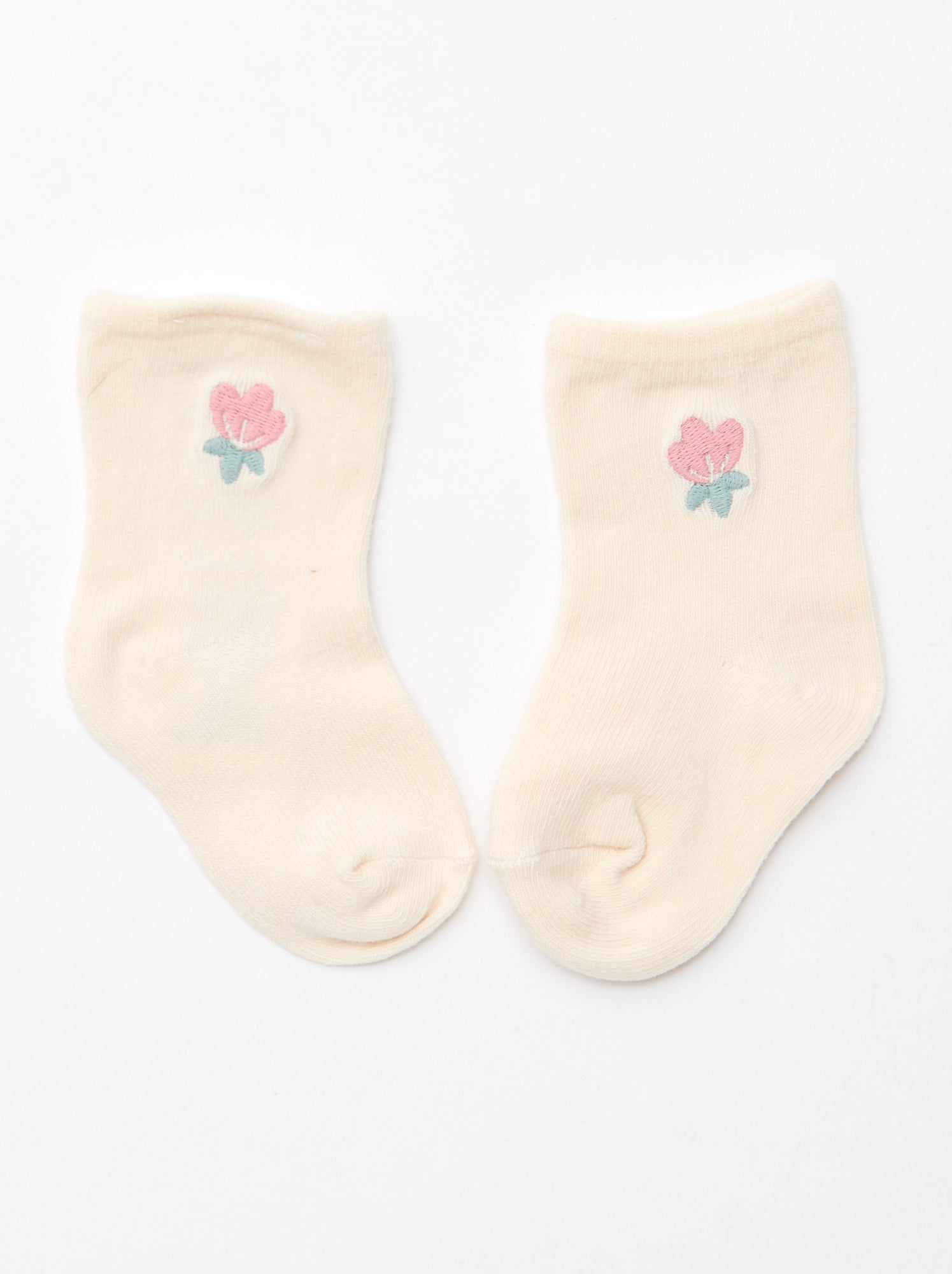 GIFTBOX brassière + pantalon + chaussettes + bonnet + bavoir - Blanc (EMG76_3)