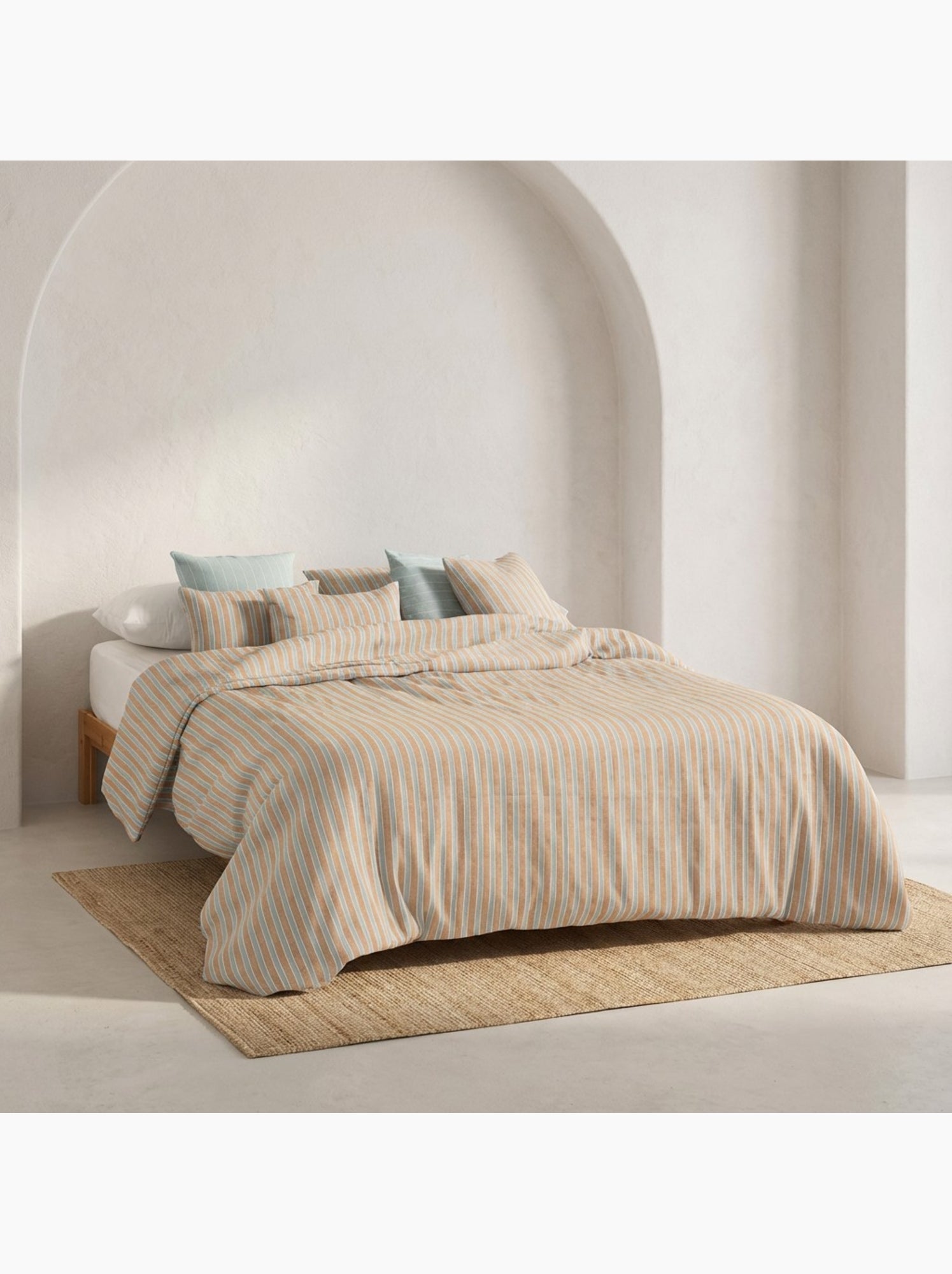 Housse de couette en coton à rayures en relief, tissu texturé. N’inclut pas les taies d’oreiller. - Camel
