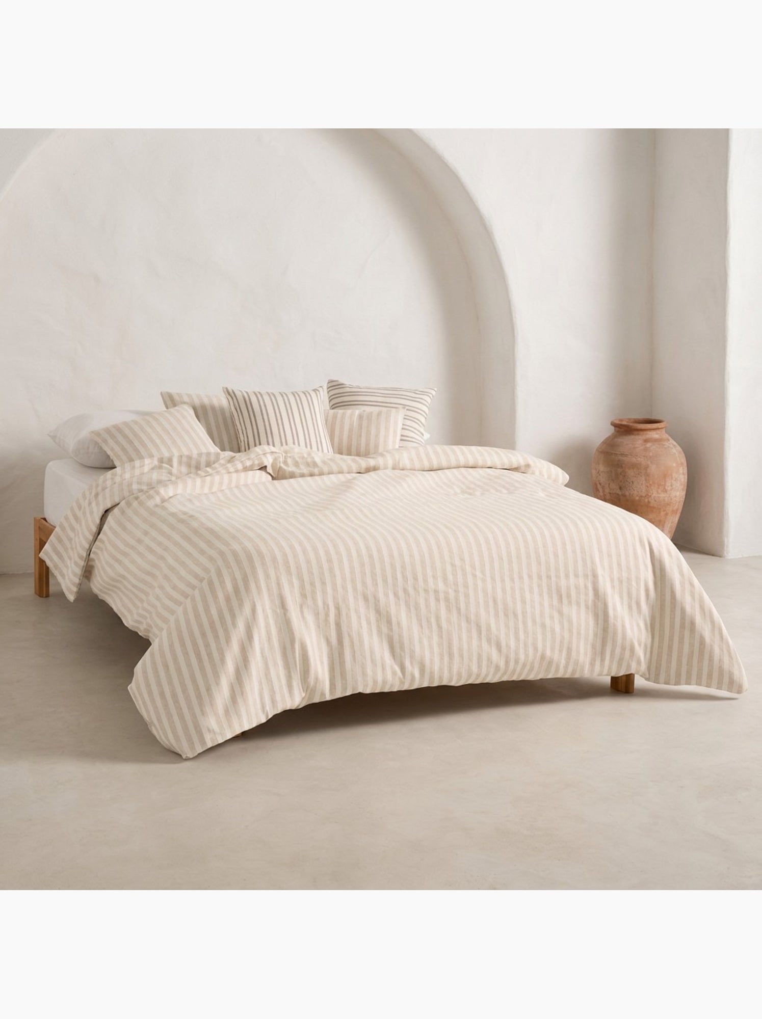 Housse de couette en coton à rayures en relief, tissu texturé. N’inclut pas les taies d’oreiller. - Taupe