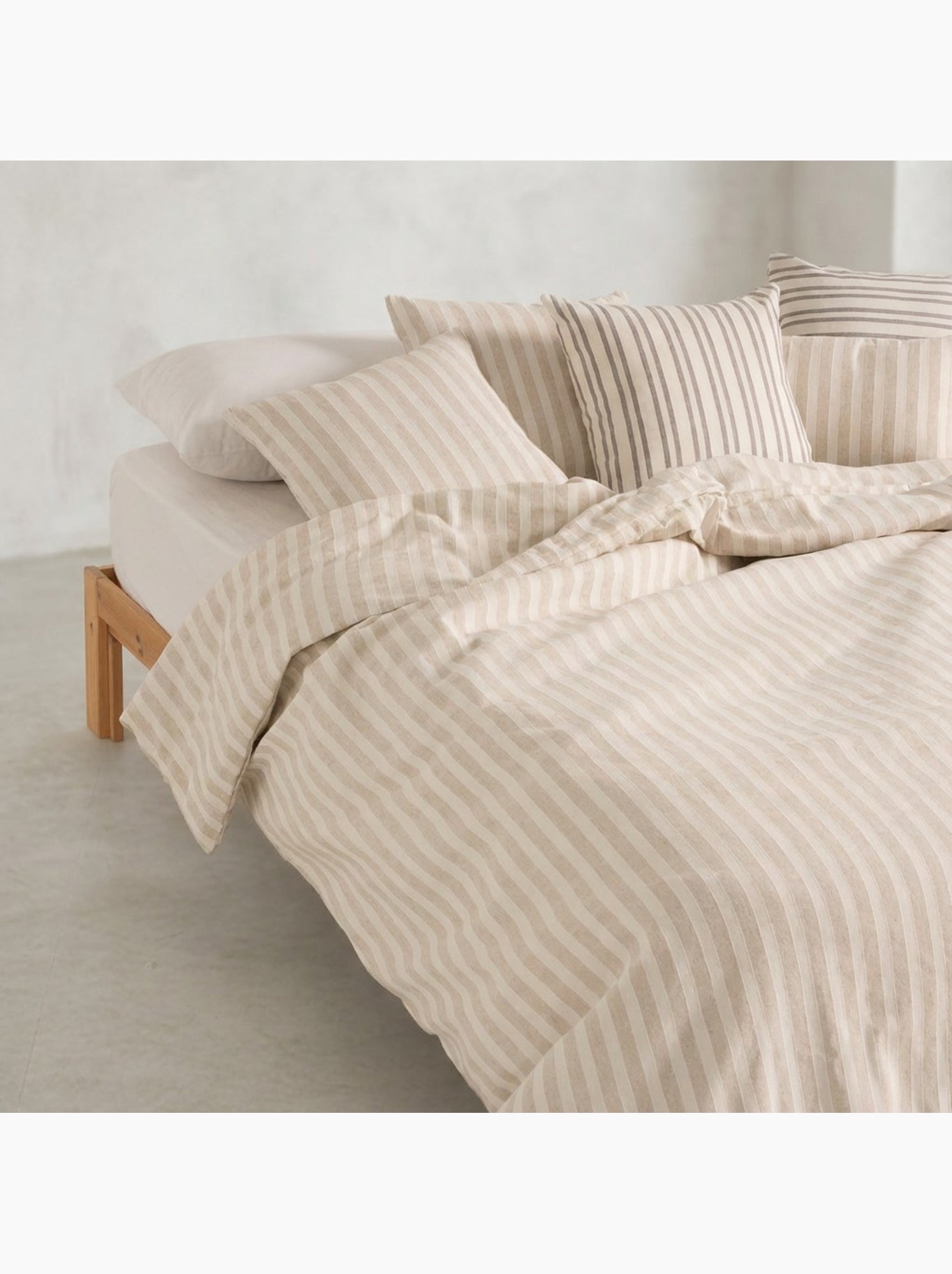 Housse de couette en coton à rayures en relief, tissu texturé. N’inclut pas les taies d’oreiller. - Taupe