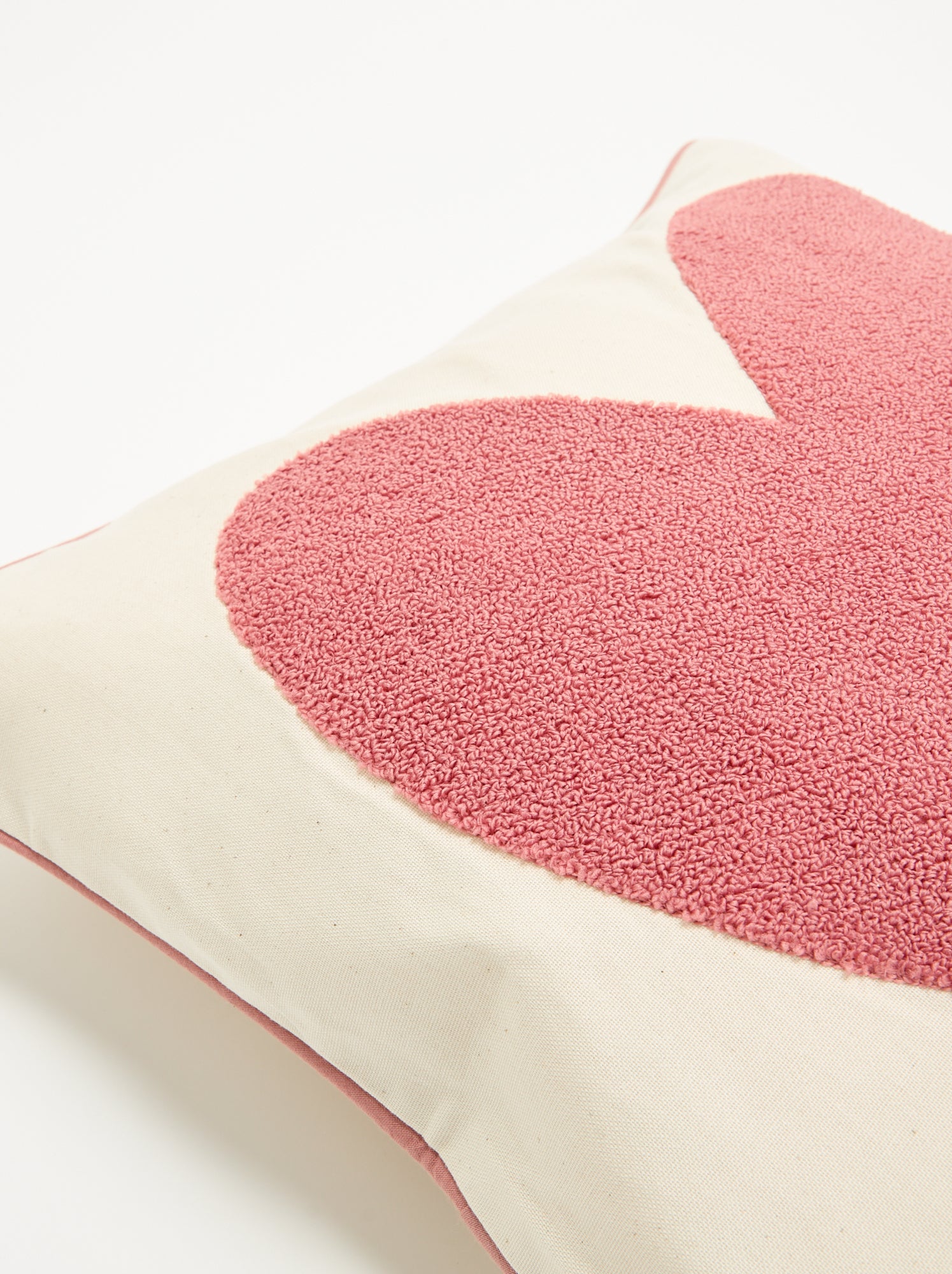 Housse de coussin carrée avec motif 'cœur' - Rose