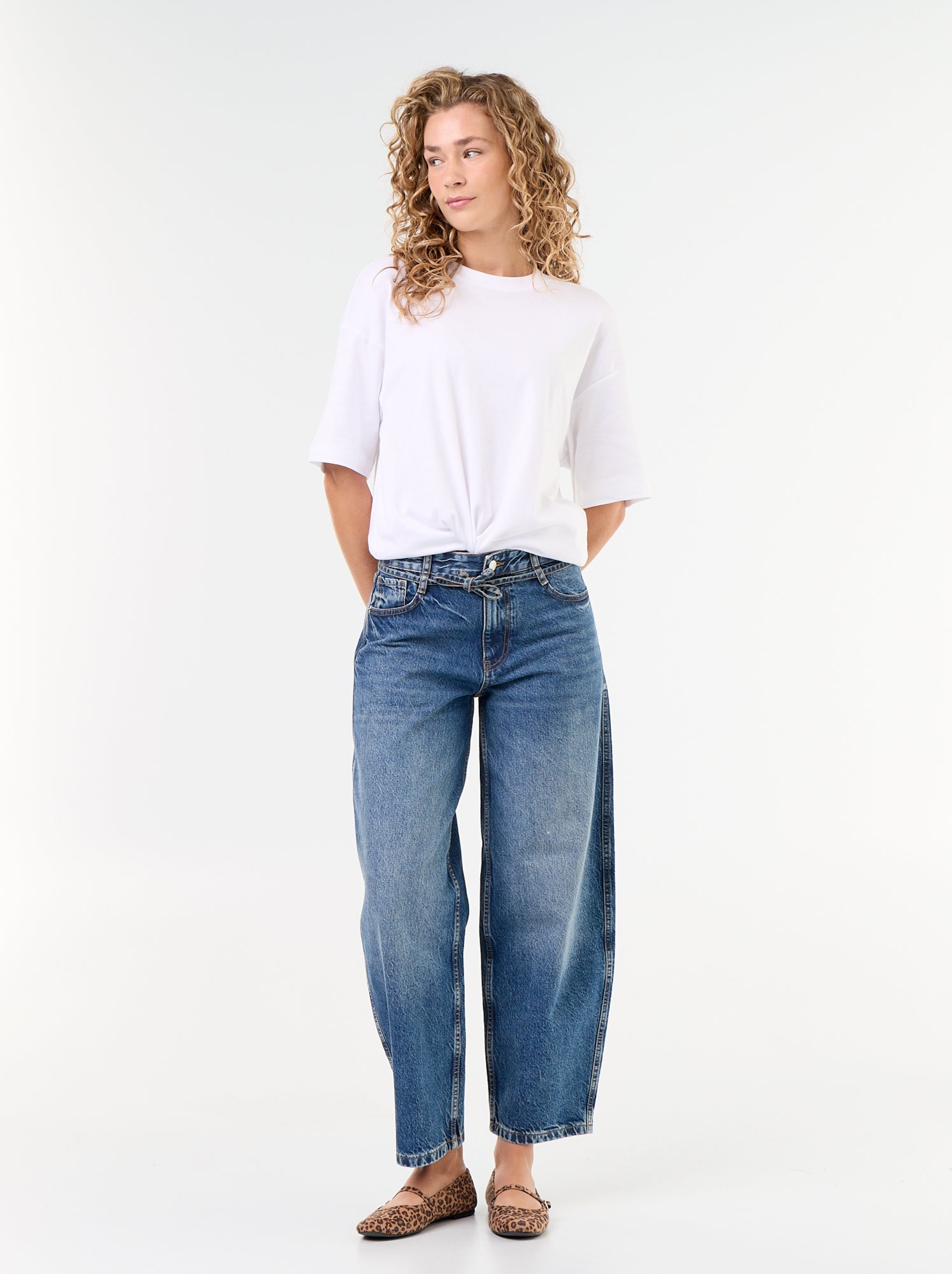 Jean barrel avec ceinture à nouer - Bleu (GKD69_2)