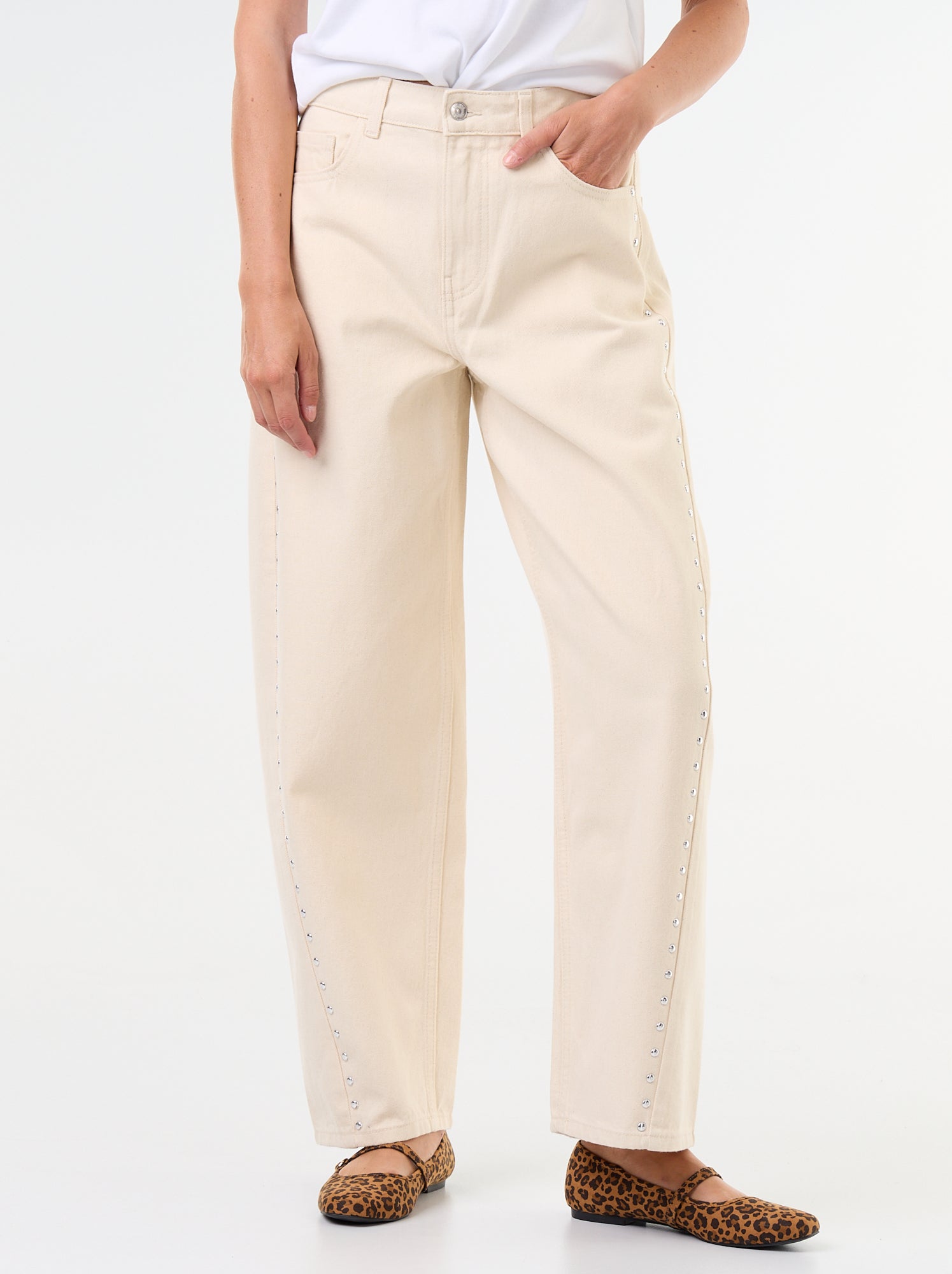 Jean coupe large avec clous fantaisies - Blanc
