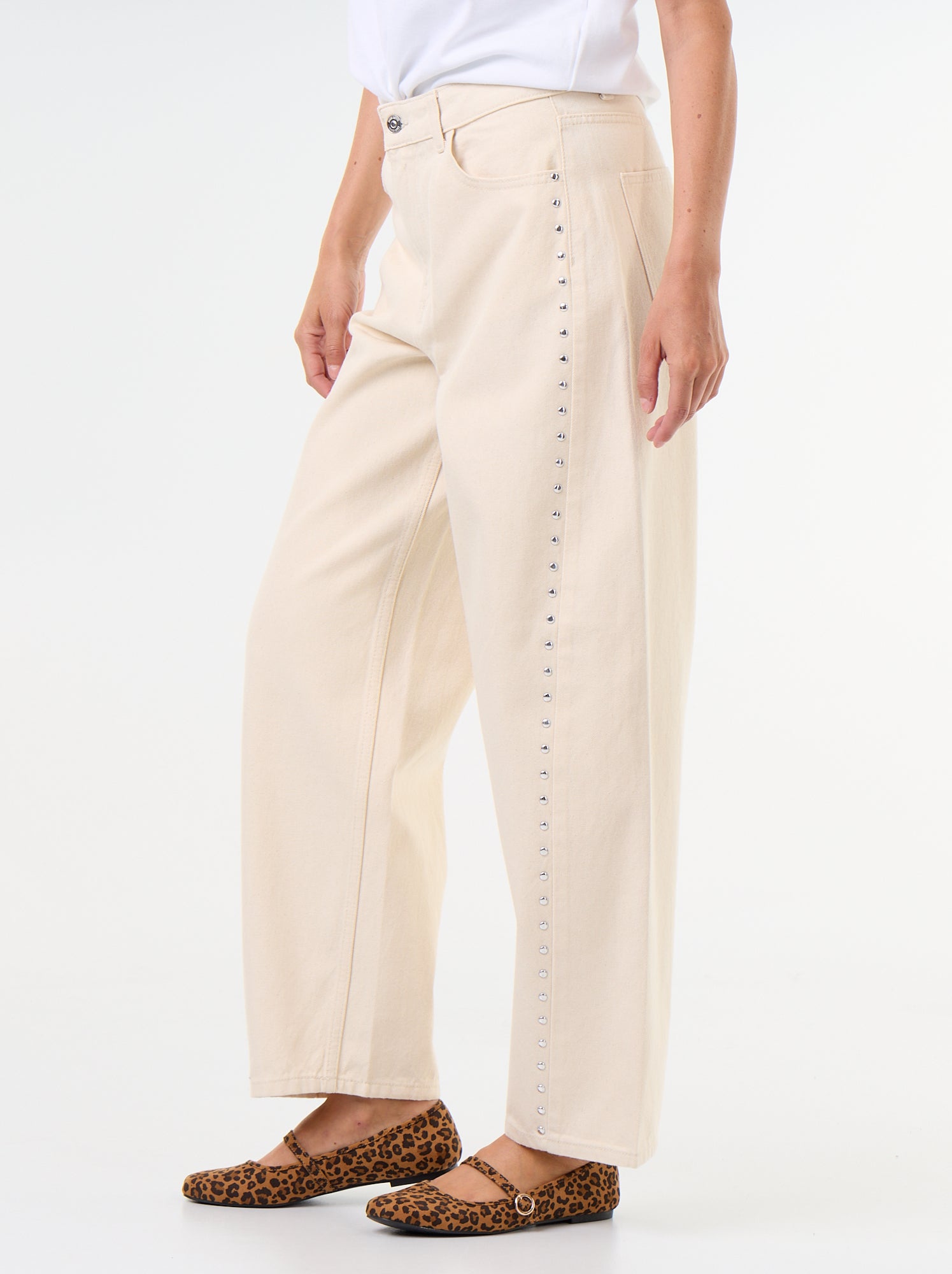 Jean coupe large avec clous fantaisies - Blanc