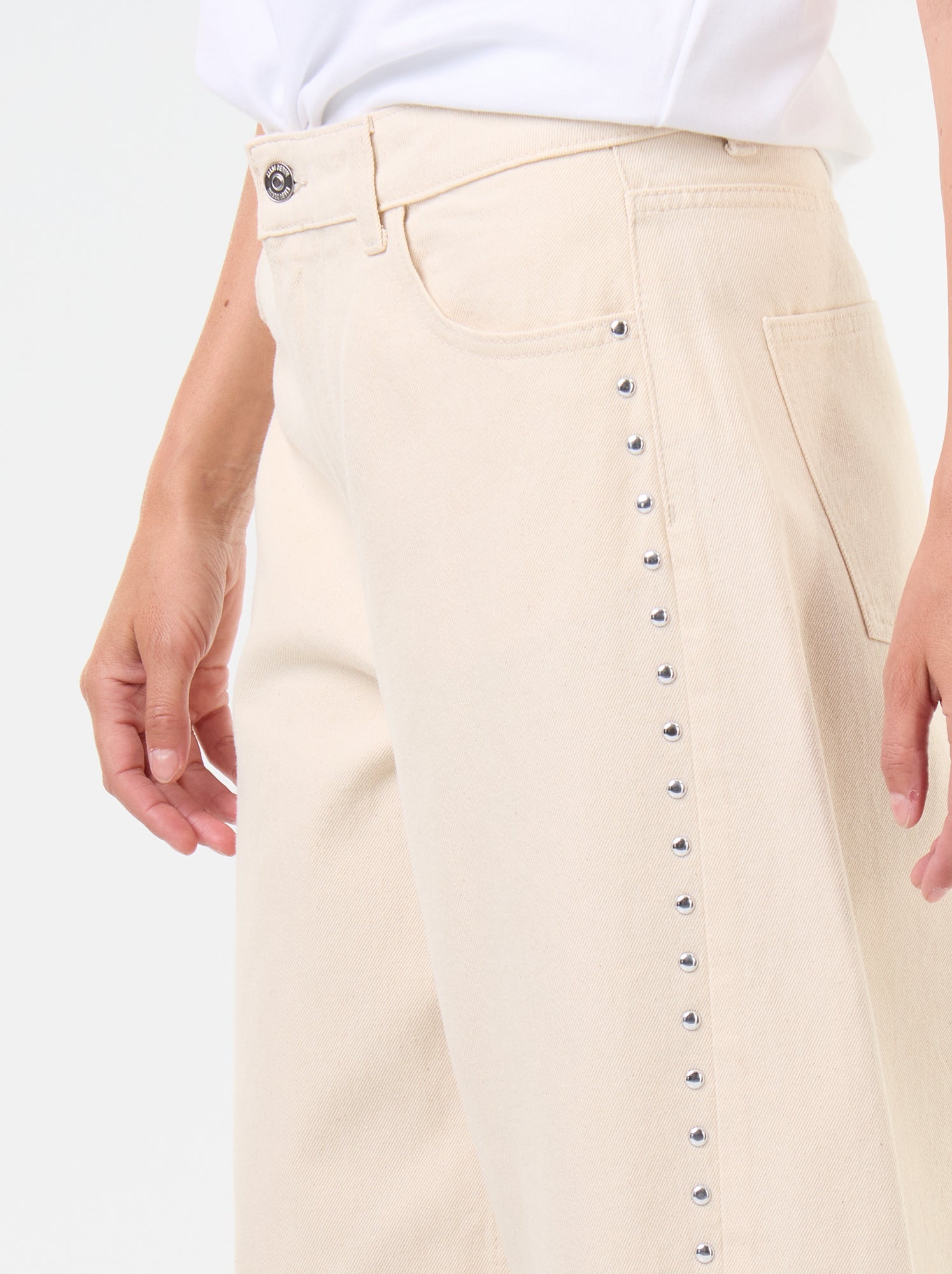 Jean coupe large avec clous fantaisies - Blanc