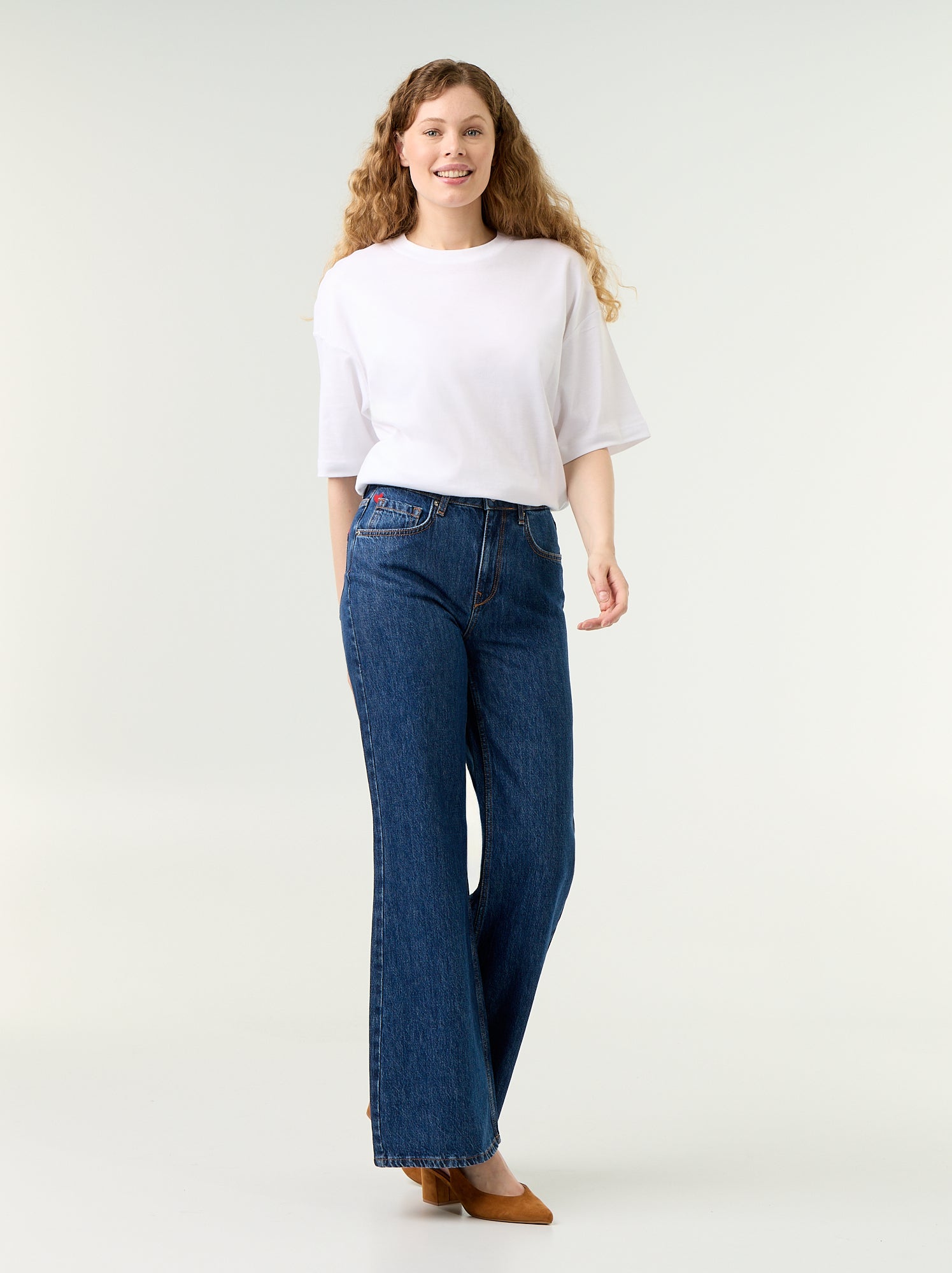 Jean taille haute coupe flare avec broderies 'cœurs' - Bleu (GKI22_1)