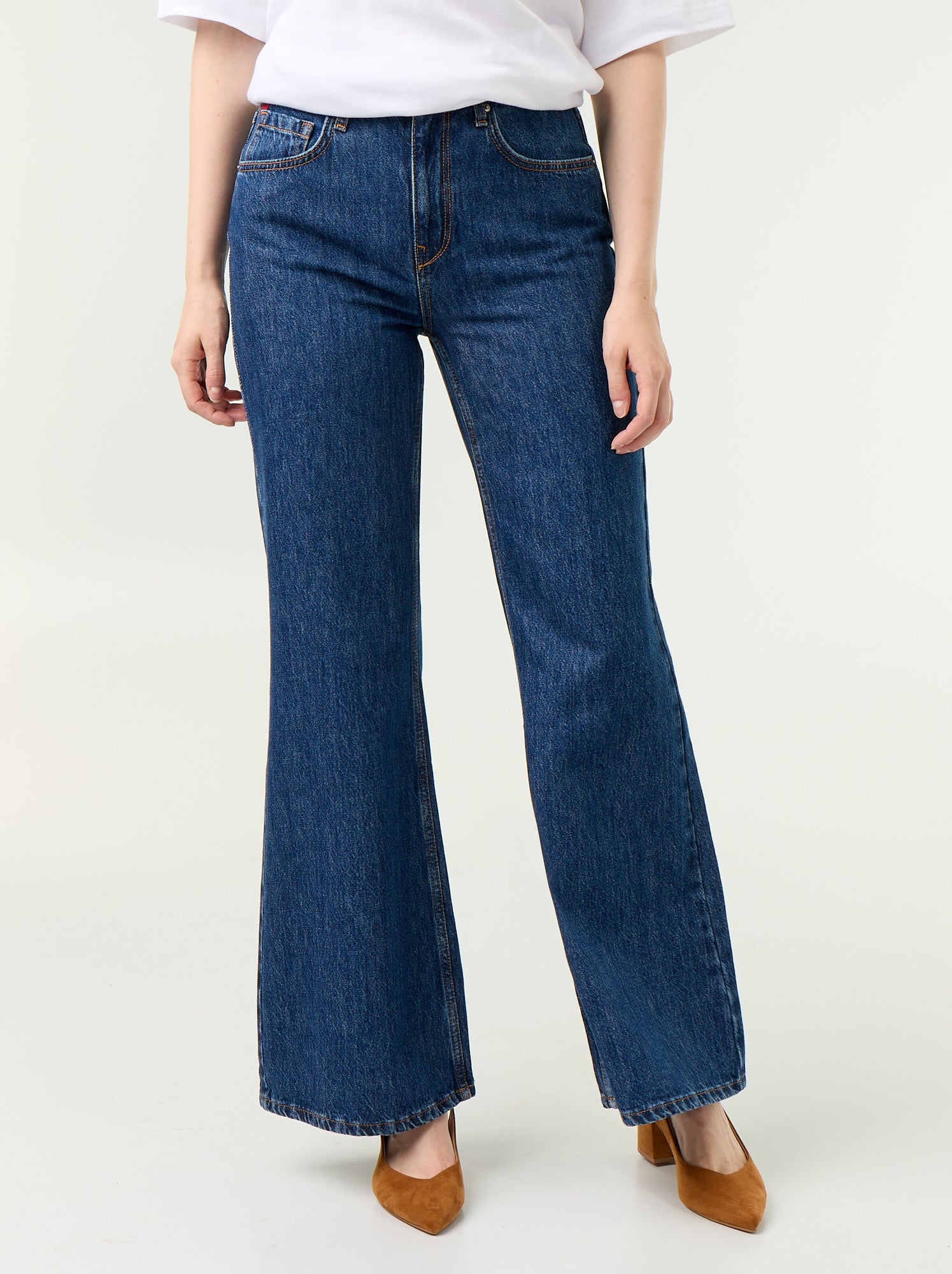 Jean taille haute coupe flare avec broderies 'cœurs' - Bleu (GKI22_1)