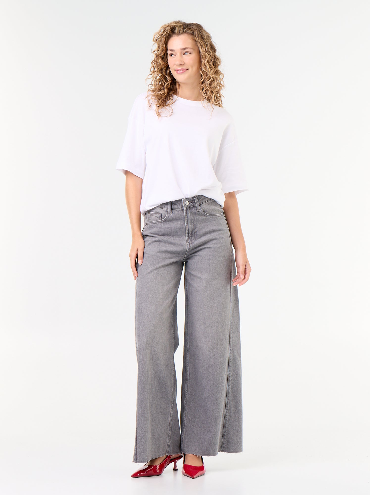 Jean wide leg avec bord à cru - Gris