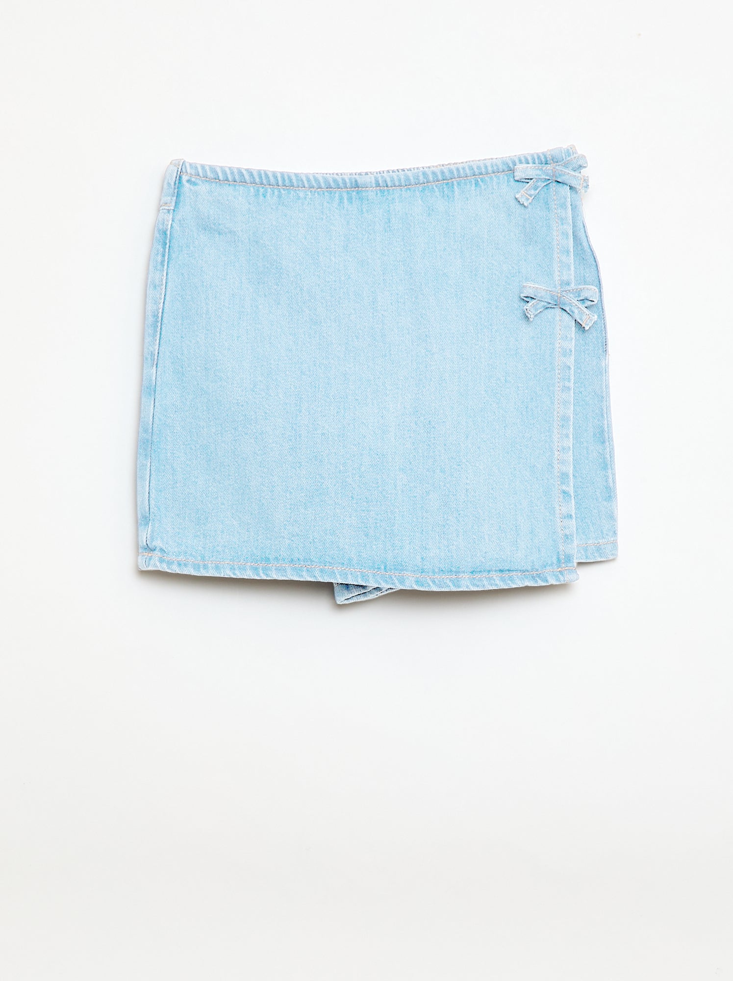 Jupe short courte en jean avec nœuds - Bleu (FRO25_2)