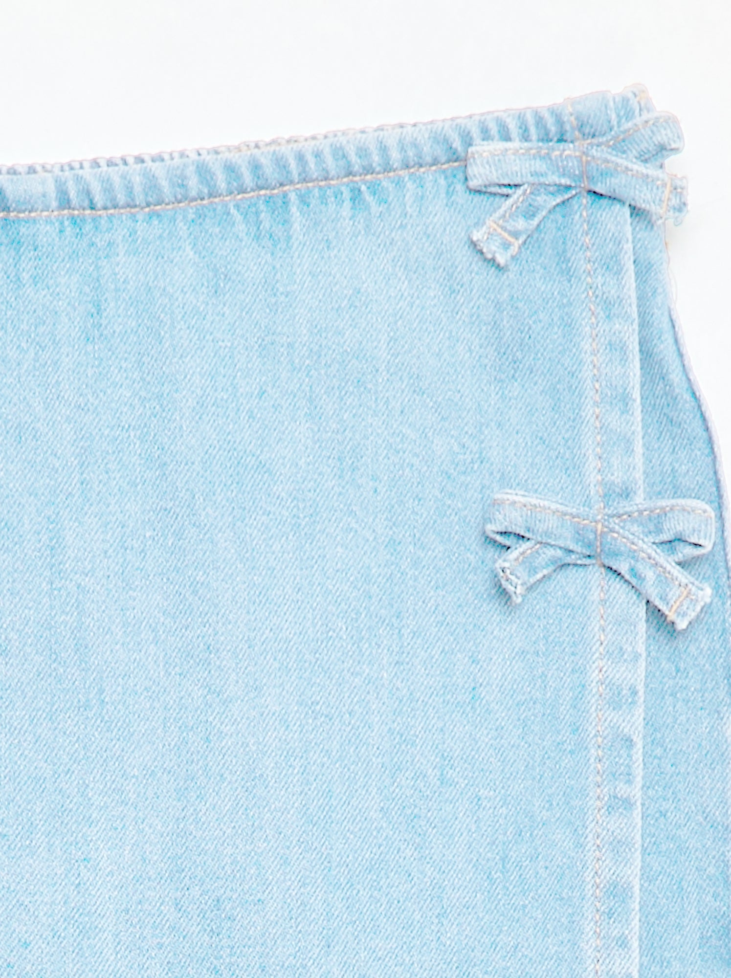 Jupe short courte en jean avec nœuds - Bleu (FRO25_2)